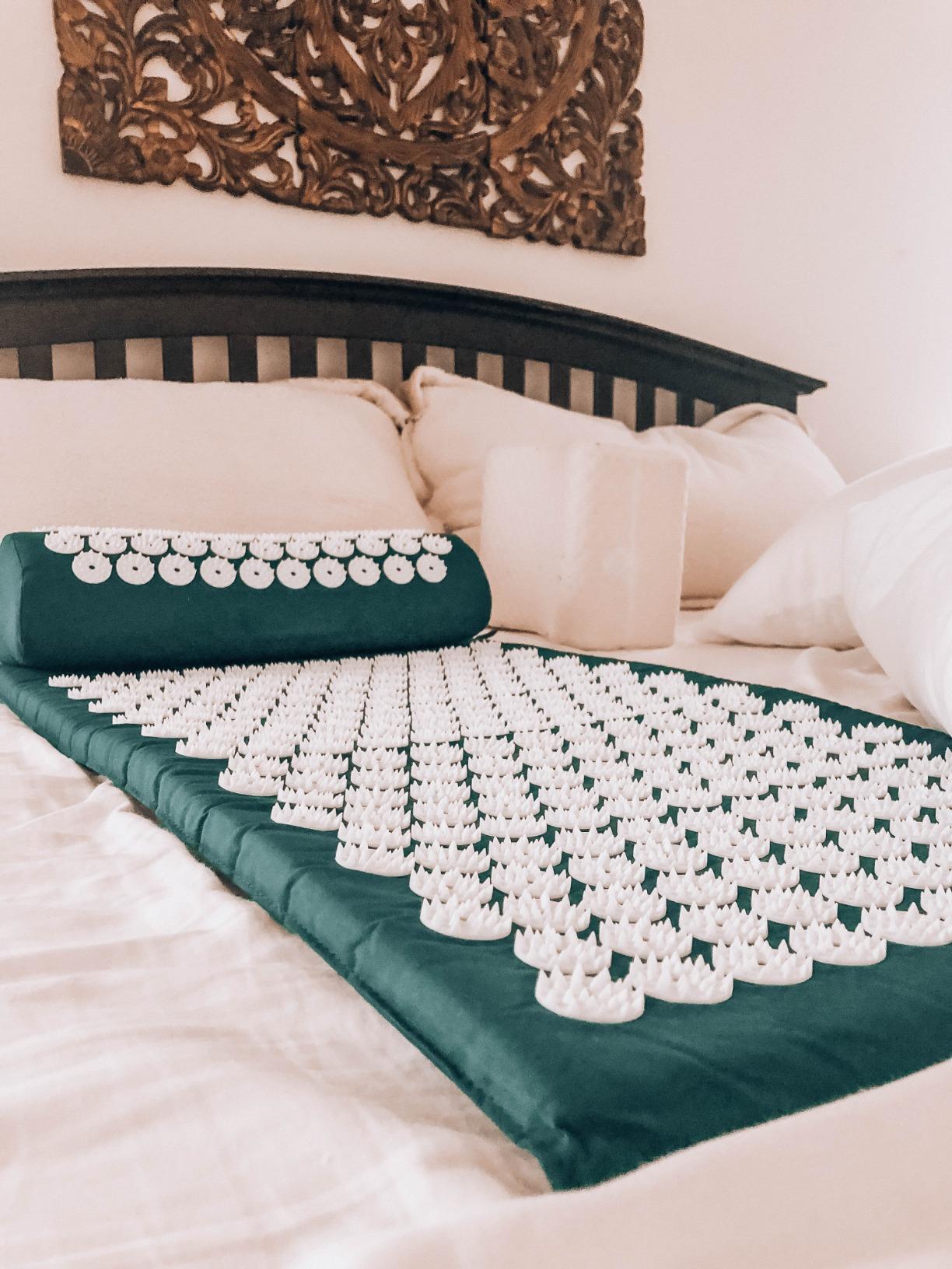 Sivan Back and Neck Pain Relief Acupressure Mat and Pillow Set, Chronic Back Pain Treatment - Relieves Your Stress of Lower Upper Back and Sciatic Pain - Black customer photo 1