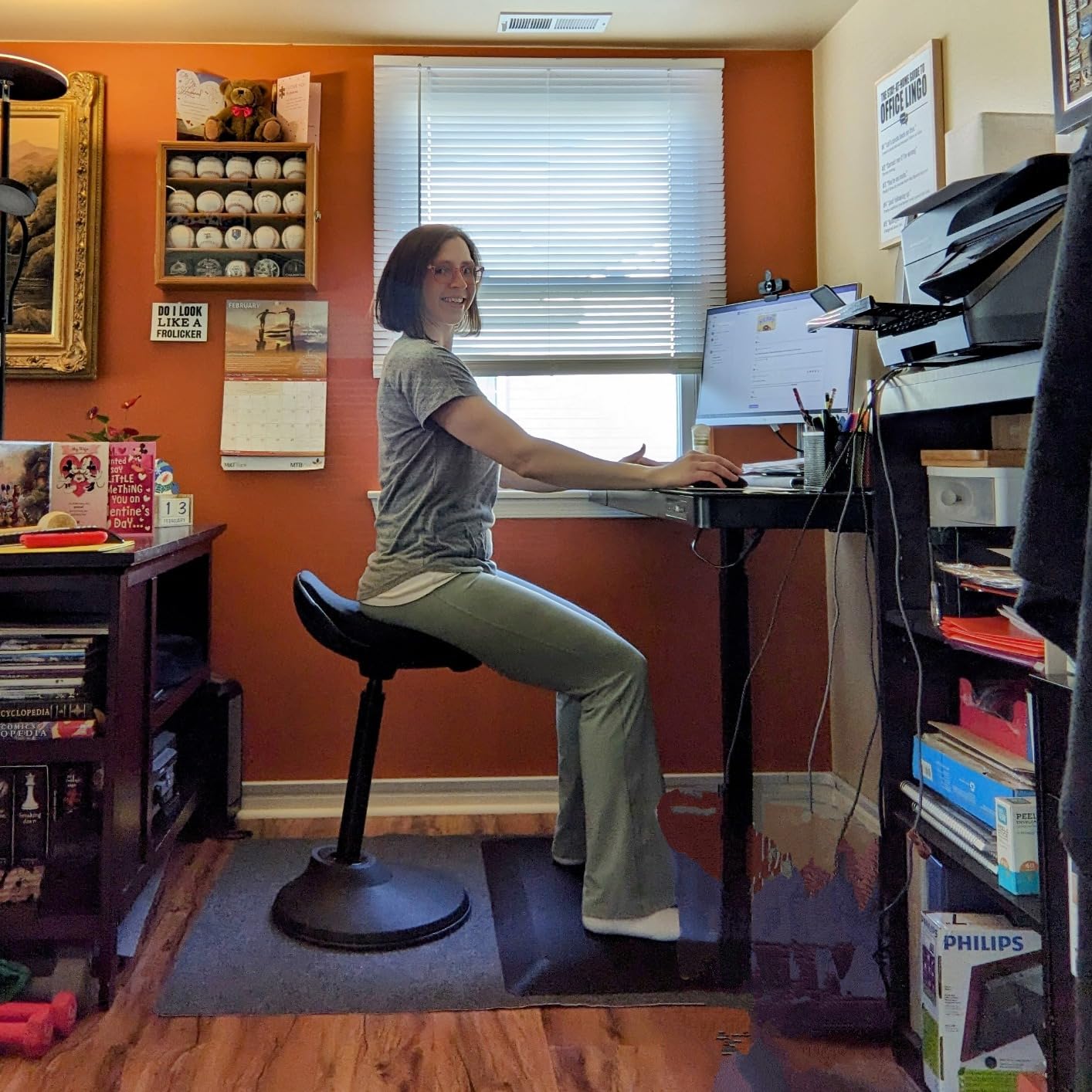 SONGMICS Ergonomic Wobble Stool, Height Adjustable Standing Desk Stool 23.6-33.3 Inches, Swivel Balance Chair with Non-Slip Base, Standing Chair, for Active Sitting, Office, Home, Ink Black UOSC02BK customer photo 1
