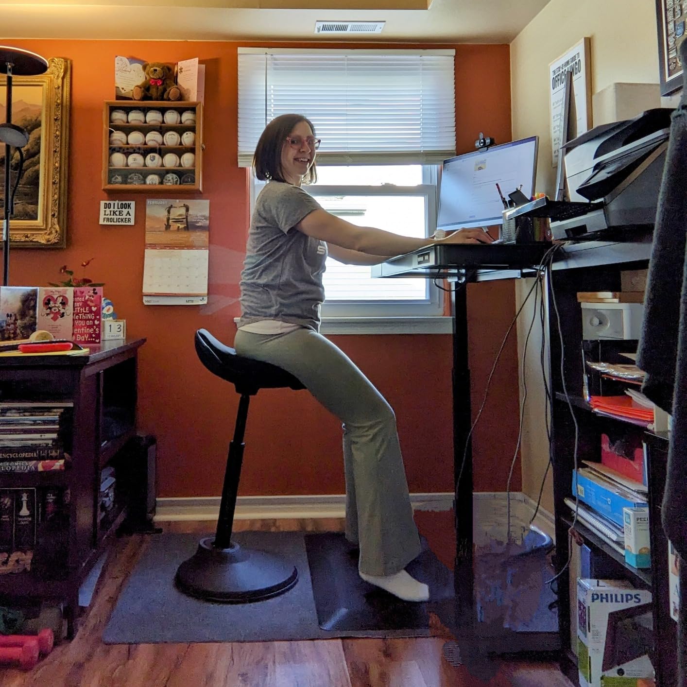 SONGMICS Ergonomic Wobble Stool, Height Adjustable Standing Desk Stool 23.6-33.3 Inches, Swivel Balance Chair with Non-Slip Base, Standing Chair, for Active Sitting, Office, Home, Ink Black UOSC02BK customer photo 2