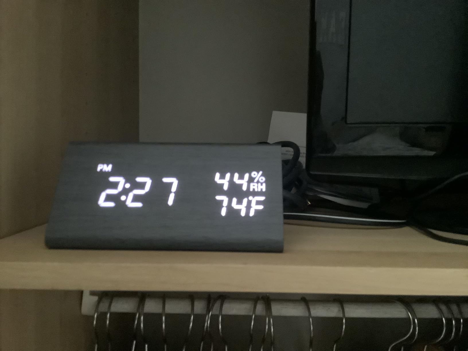 JALL Wooden Digital Alarm Clock for Bedrooms and Office, 3 Alarms with Large Numbers, Humidity and Temperature Display, 6-Level Dimmer, Snooze, Loud Desk Clock for Heavy Sleepers, Plug in (Black) customer photo 1