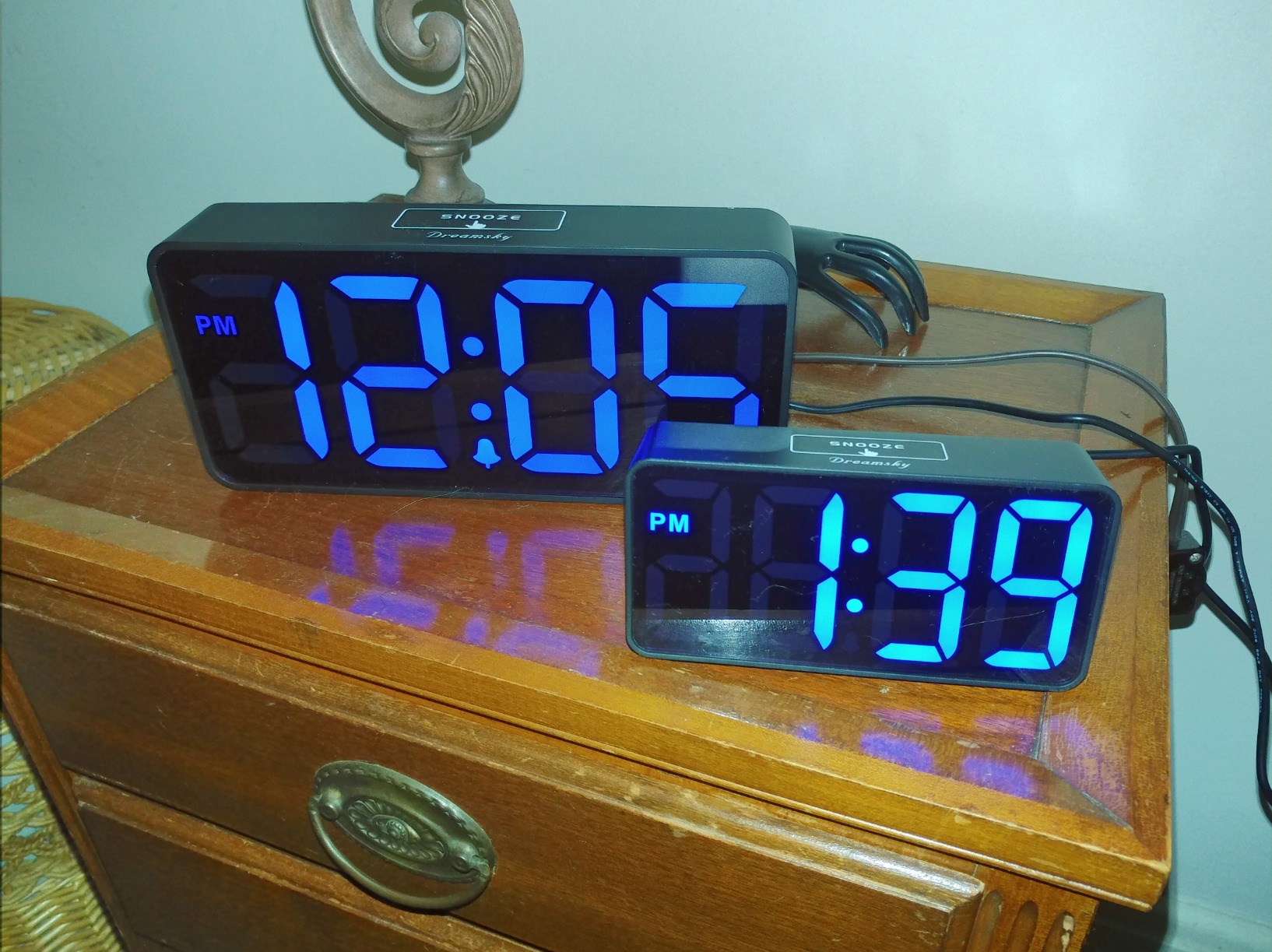 DreamSky Large Digital Alarm Clock Big Numbers for Seniors & Visually Impaired, 9 Inches Electric Clocks for Bedroom, Jumbo Display Fully Dimmable Brightness, USB Ports, Adjustable Alarm Volume customer photo 2