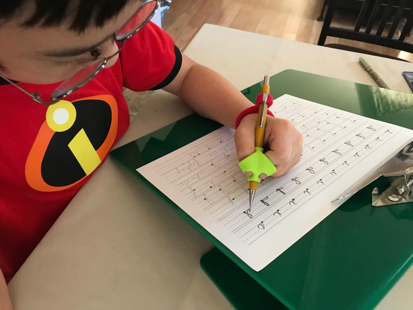 Firesara Training Grips for Kids Handwriting - Top Class and Two Sizes Aid Grip Trainer Posture Correction (4 Standard + 2 Large) customer photo 1