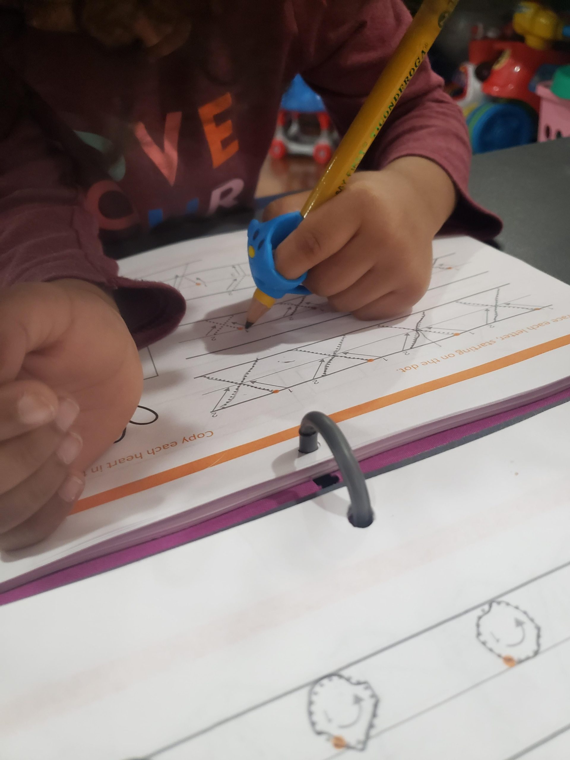 Firesara Training Grips for Kids Handwriting - Top Class and Two Sizes Aid Grip Trainer Posture Correction (4 Standard + 2 Large) customer photo 2