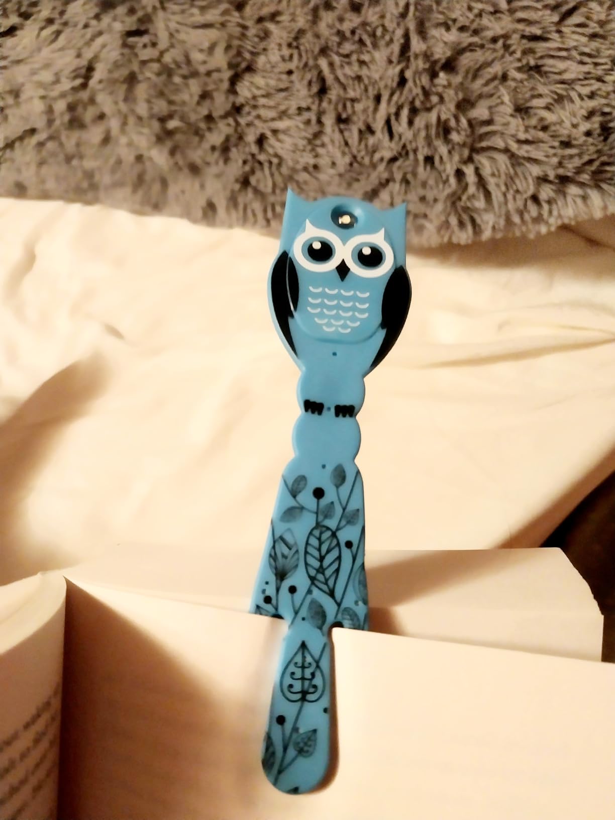 Gifts for Readers & Writers Book Light for Kids, Clip On Reading Light for Bed, 2in1 Flexilight Pals & Bookmark, Small & Lightweight with a Soft Glow, 2 Batteries Included, Owl customer photo 2