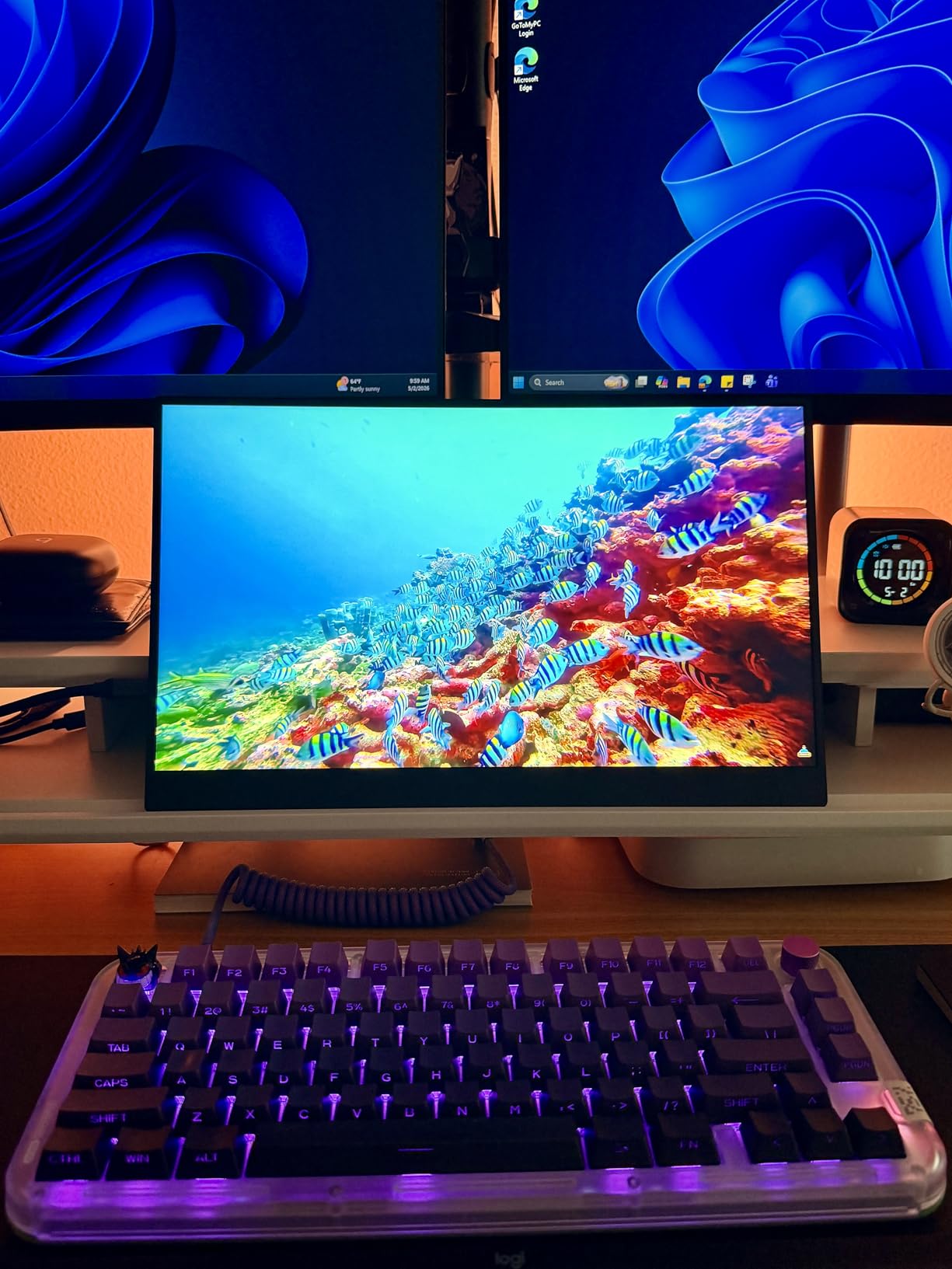 cocopar Portable Monitor 15.6 Inch 1080P FHD 60Hz 85% sRGB Travel Monitor with Speaker HDMI USB-C Second Screen for Laptop MacBook Surface PC Xbox PS4/5, VESA Mountable, with Cover Stand customer photo 1
