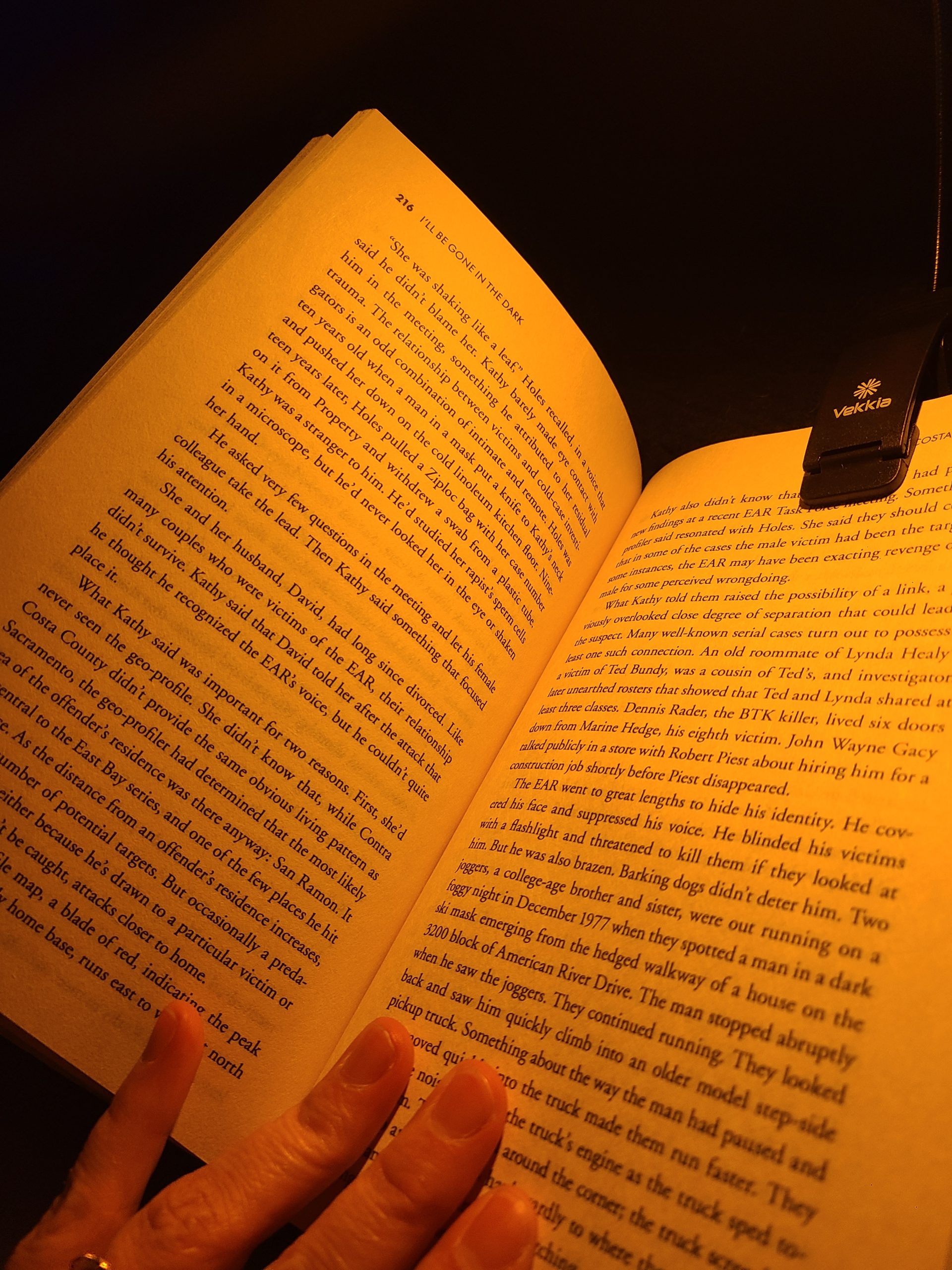 Vekkia Amber Rechargeable 7 - Led Eye - Care Book Light with Blue - Light Blocking, 3 Levels, 1600K for Eye - Friendly Use. Offers Up to 70 Hours of Reading customer photo 2