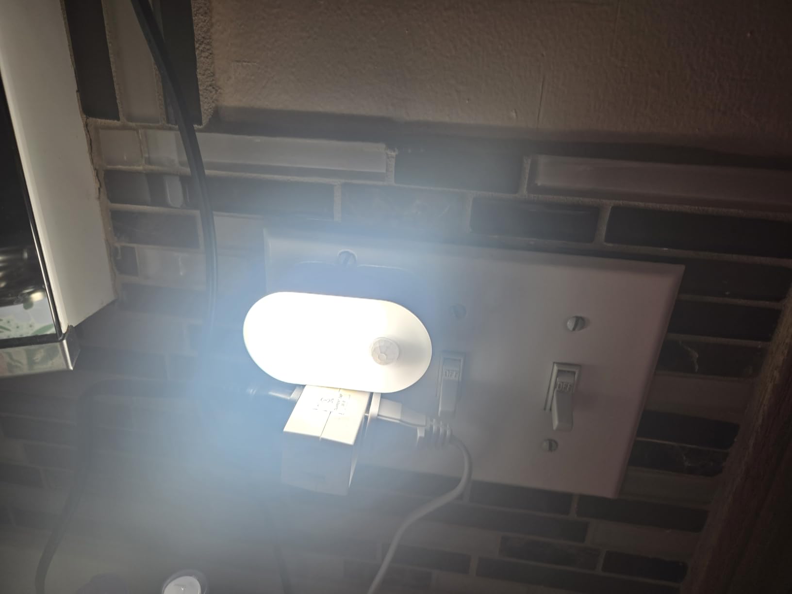 Lyridz 120LM Ultra Bright Plug-in Motion Sensor Night Light, Stepless Dimmable LED Nightlight, Always-On and Auto-Off, for Hallway, Stairs, Bathroom, Bedroom, Garage, Warm White (6-Pack) customer photo 2
