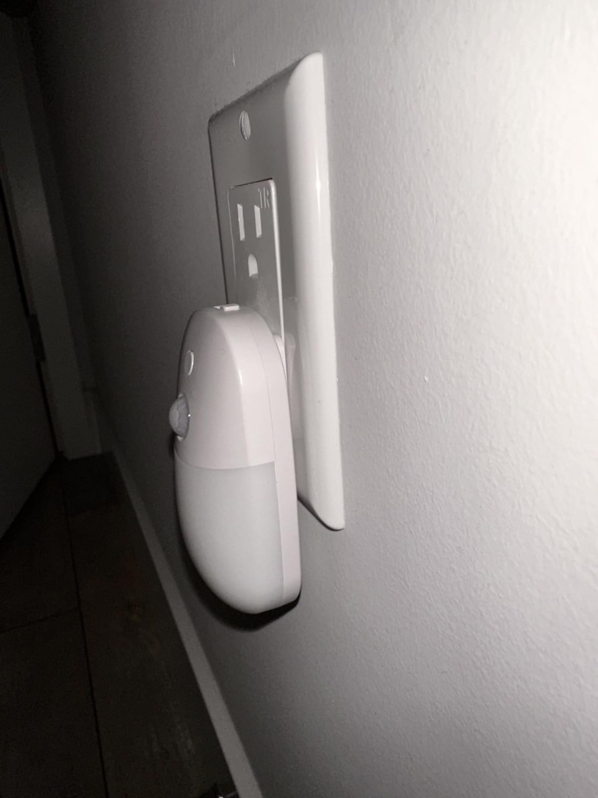 MAZ-TEK Plug in Motion Sensor Dimmable Night Light, Soft Warm White LED Nightlight with Dusk to Dawn Motion Sensor, Adjustable Brightness for Bedroom, Bathroom, Kitchen, Hallway, Stairs,2 Pack customer photo 2