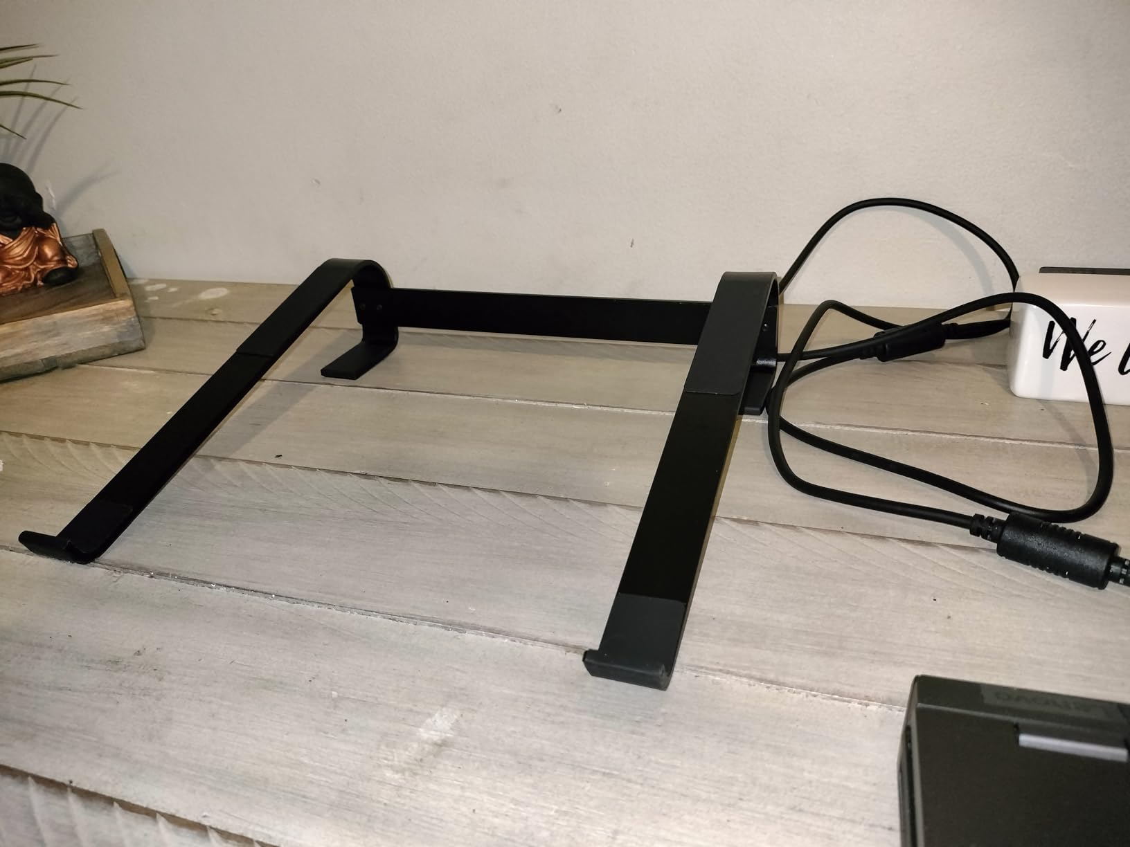 Soqool Laptop Stand for Desk, Aluminum Computer Stand for Cooling, Sturdy Stable Ergonomic Laptop Riser Compatible with MacBook Pro Stand Air/Dell/HP/Lenovo 10-16.2inch Notebook, Work Home Office customer photo 2