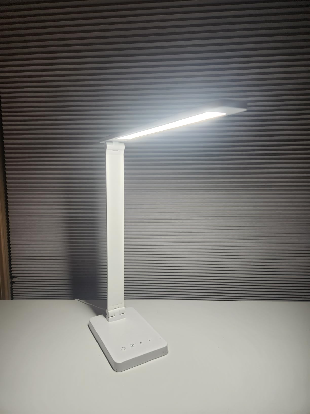 Lepro LED Desk Lamp, Metal Desk Light 9.5W 800lm, Forbes Vetted Best Task Lamp, 5 Color Modes 5 Brightness Level, Dimmable Home Office Desktop Lamp for Reading, Crafting, Sewing, Puzzle, Nail, White customer photo 2