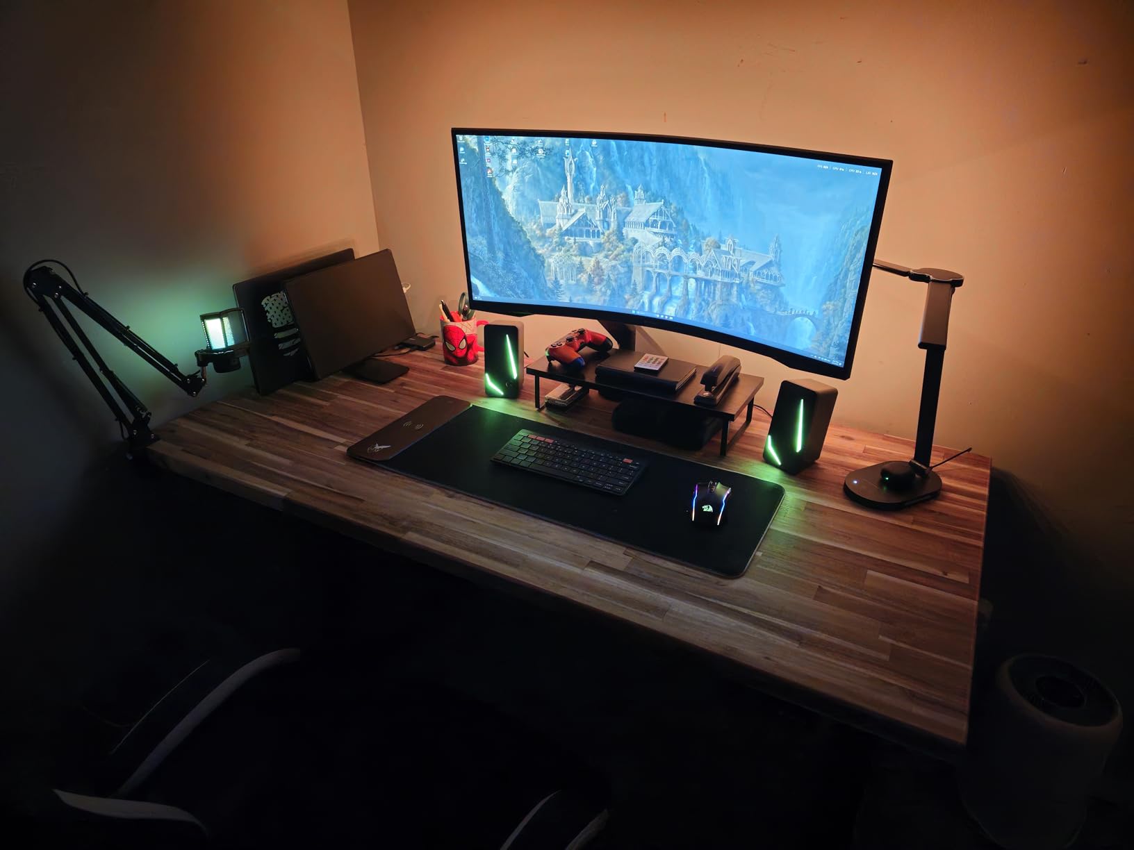 Samsung 34' Odyssey G5 Ultra-Wide Gaming Monitor with 1000R Curved Screen | 165Hz, 1ms, FreeSync Premium, Large Display, Eye Comfort, Multiple Ports, WQHD (LC34G55TWWNXZA) customer photo 2