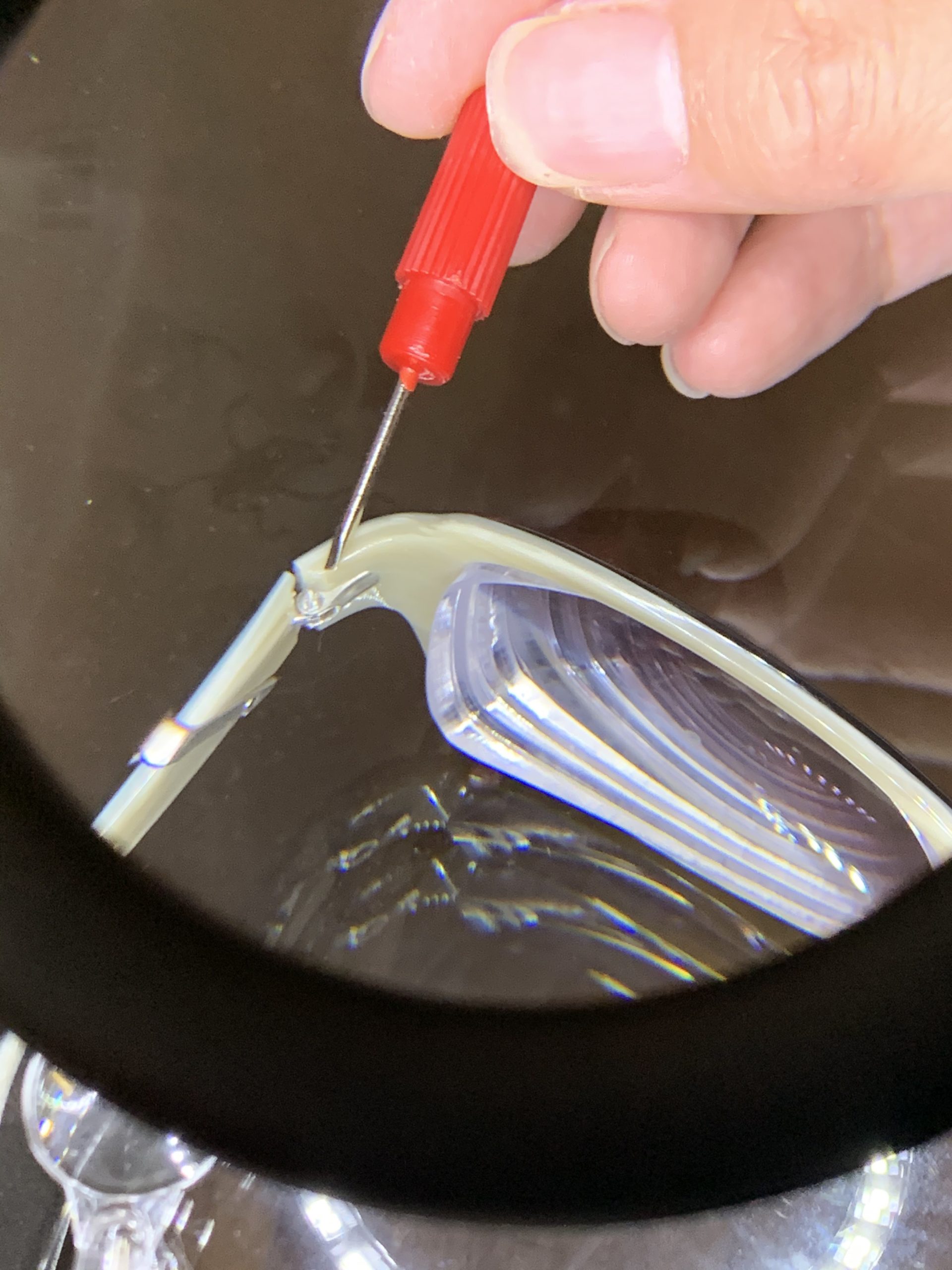 LED Magnifying Lamp with Clamp, Raweao 3X Lighted Magnifying Glass with Light for Reading, Seniors, Hobbies, Craft customer photo 1