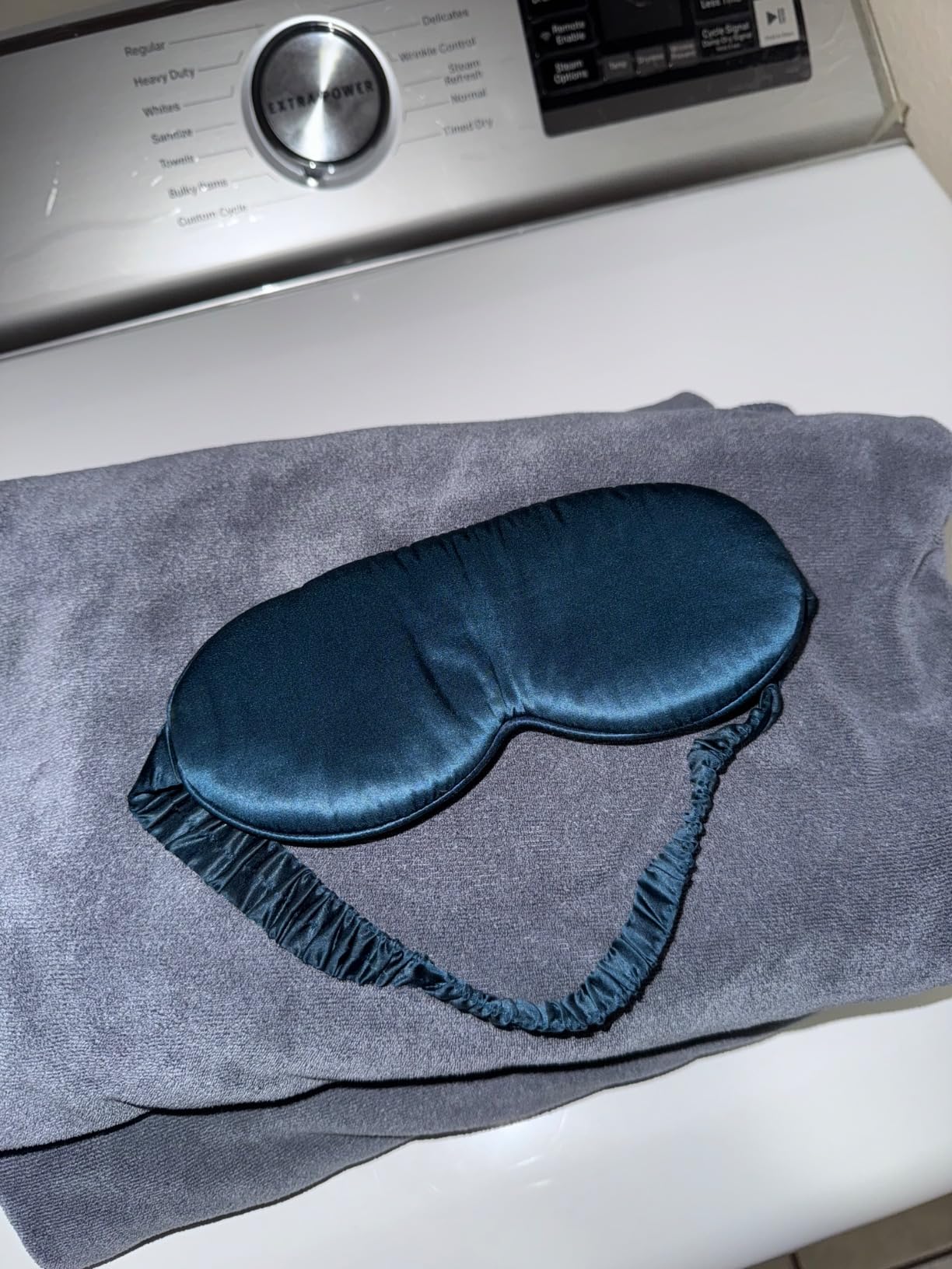 SUNDAYSILKS Exclusive Mulberry Silk Sleep Mask | Soft Eye Covers, Blackout Sleeping Mask for Women & Men | Silk Eye Mask for Sleep, Travel, and Relaxation | Antifaz para Dormir [Nude Champagne] customer photo 1