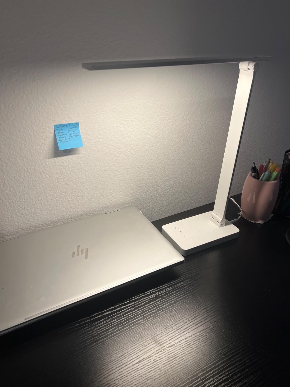 Lepro LED Desk Lamp with USB Charging Port,650LM Dimmable Home Office Touch Control Reading Table Lamp,5 Color Modes with 5 Brightness,College Dorm Room Essentials, Eye Caring, Sewing, Crafting, Black customer photo 1