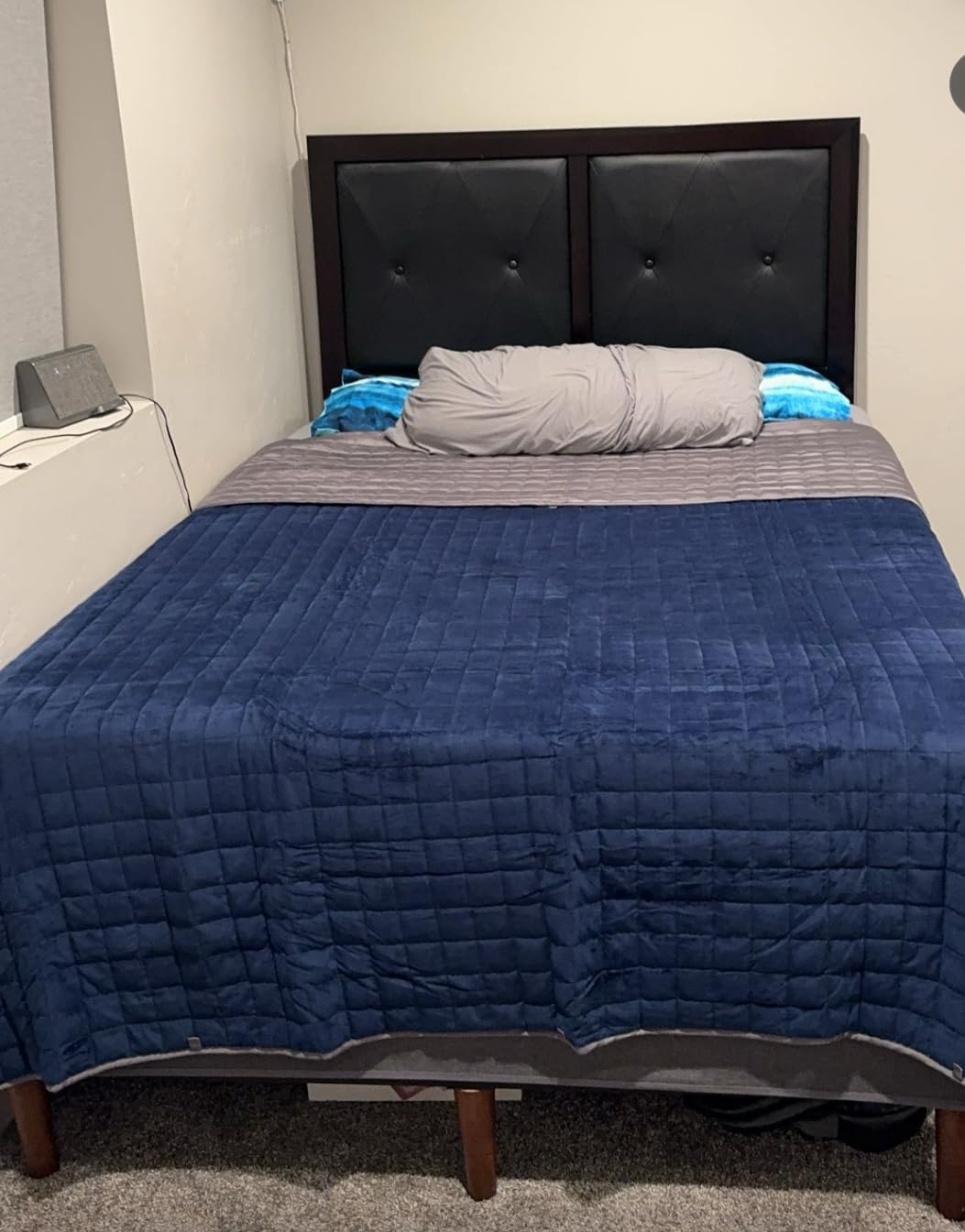 YnM Exclusive Weighted Blanket, Cooling & Cozy Velvet Dual-Sided, Smallest Compartments with Glass Beads, Ideal for One Person of 190lbs on Queen/King Bed (60x80 Inches, 20 Pounds, Blue/Grey) customer photo 2