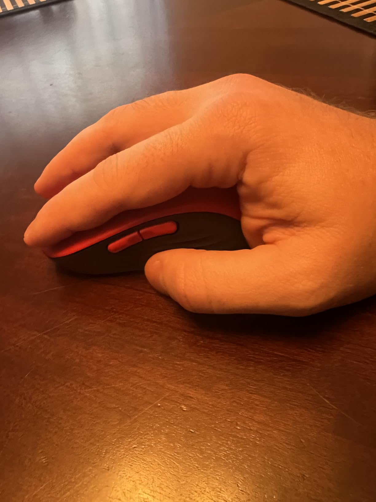 Logitech Signature M650 L Full Size Wireless Mouse - for Large Sized Hands, 2-Year Battery, Silent Clicks, Customizable Side Buttons, Bluetooth, for PC/Mac/Multi-Device/Chromebook - Classic Red customer photo 1
