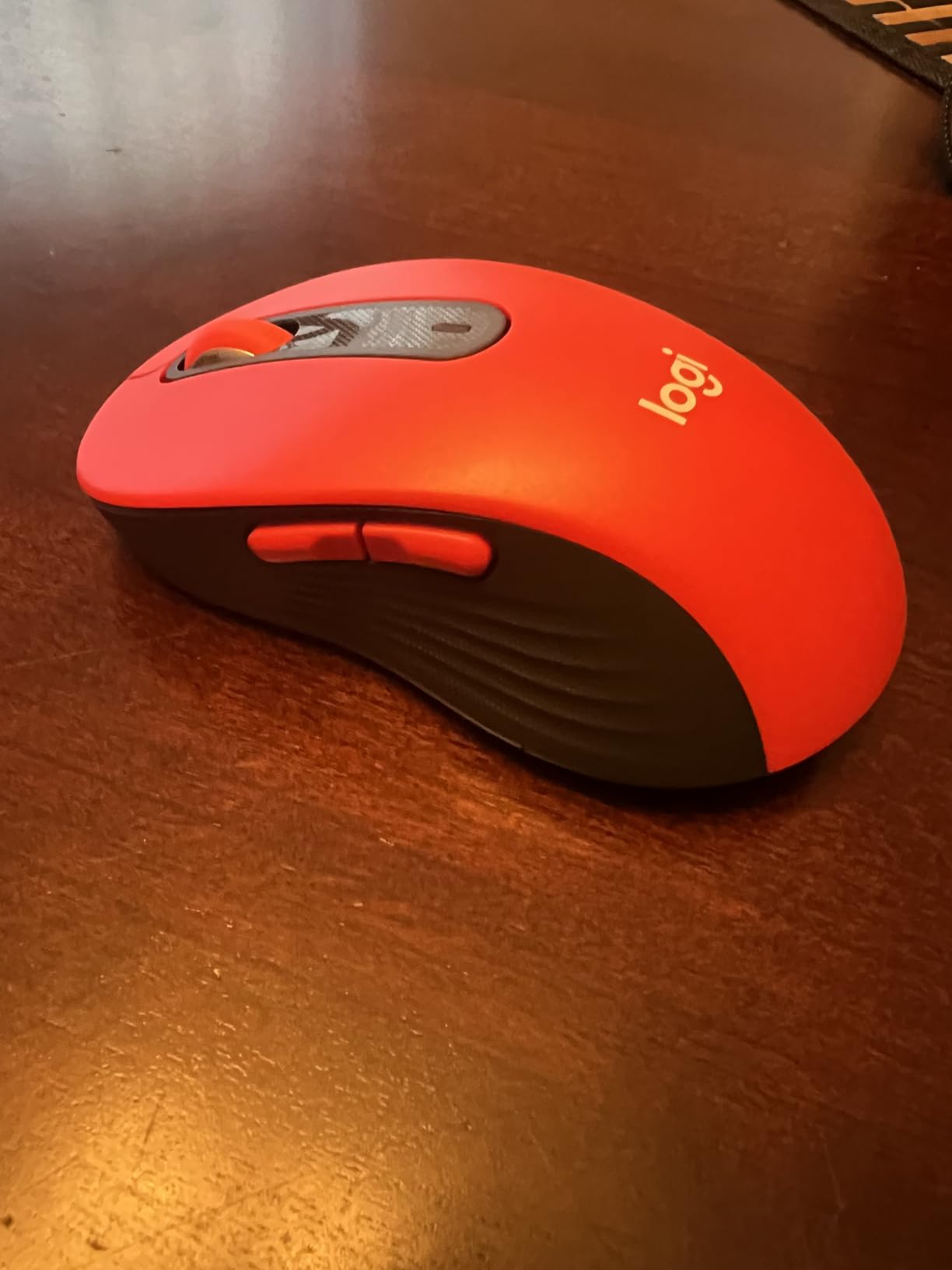 Logitech Signature M650 L Full Size Wireless Mouse - for Large Sized Hands, 2-Year Battery, Silent Clicks, Customizable Side Buttons, Bluetooth, for PC/Mac/Multi-Device/Chromebook - Classic Red customer photo 2