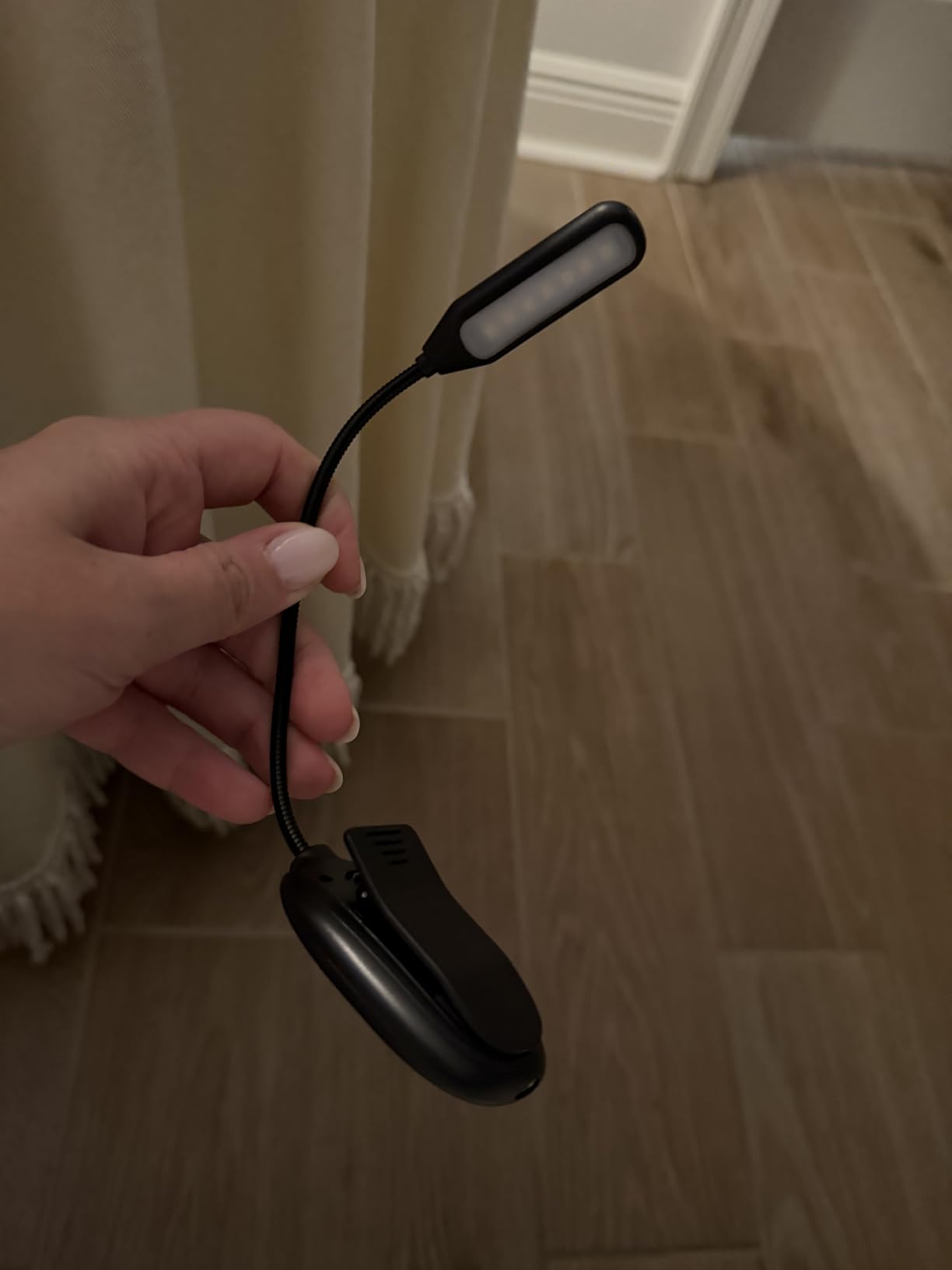 Monotremp Book Lights for Reading at Night in Bed, 80 Hours Runtime Rechargeable Reading Lights for Books in Bed, 3 Brightness Levels × 3 Color Temperatures, 1.3 oz Lightweight customer photo 2