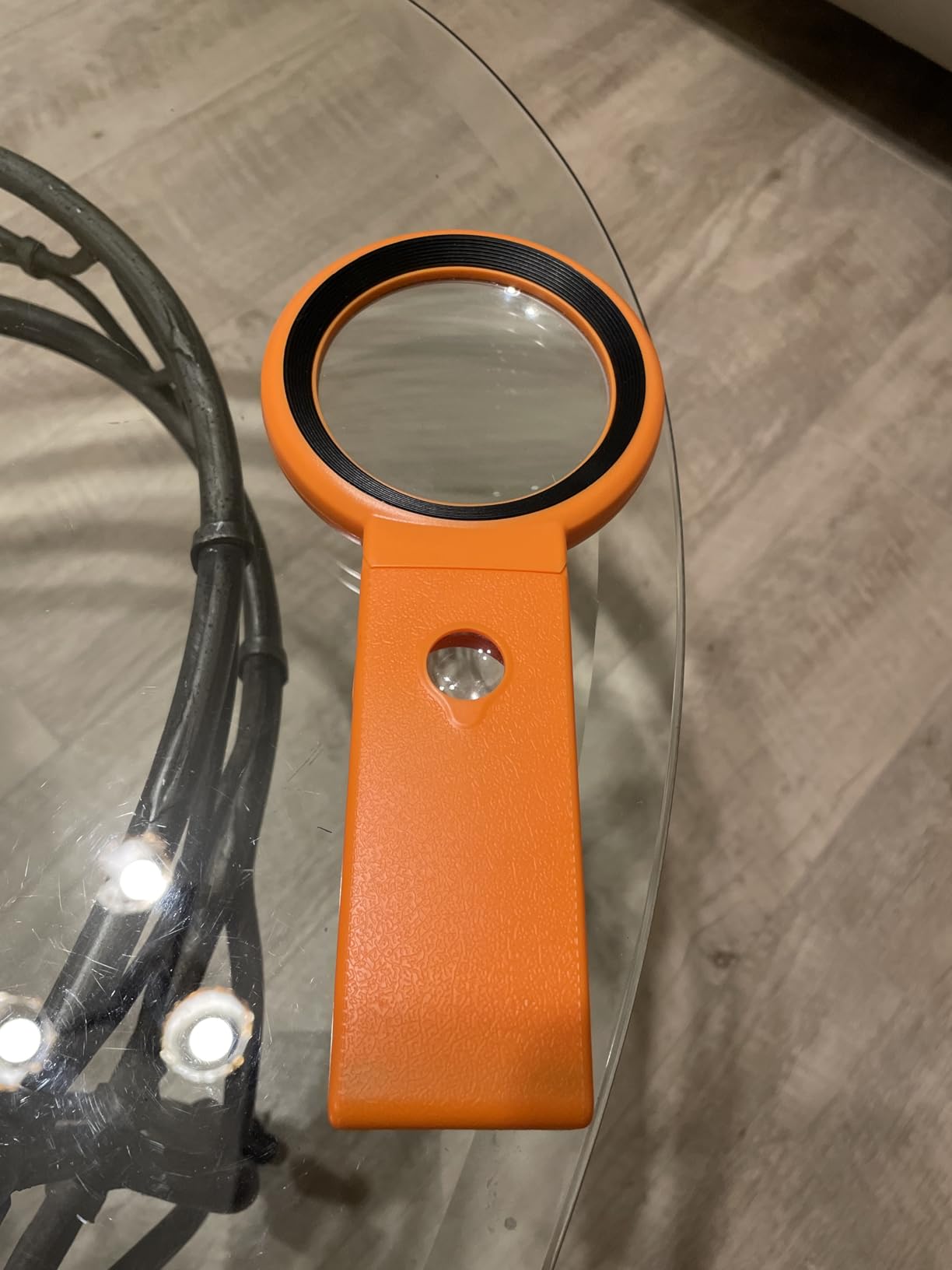 Magnifying Glass with Light and Stand, Foldable Handheld Magnifying Glass 18 LED Illuminated Lighted Magnifier for Macular Degeneration, Seniors Reading, Close Work, Coins, Jewelry White customer photo 1