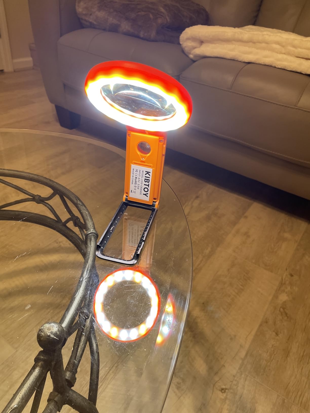 Magnifying Glass with Light and Stand, Foldable Handheld Magnifying Glass 18 LED Illuminated Lighted Magnifier for Macular Degeneration, Seniors Reading, Close Work, Coins, Jewelry White customer photo 2