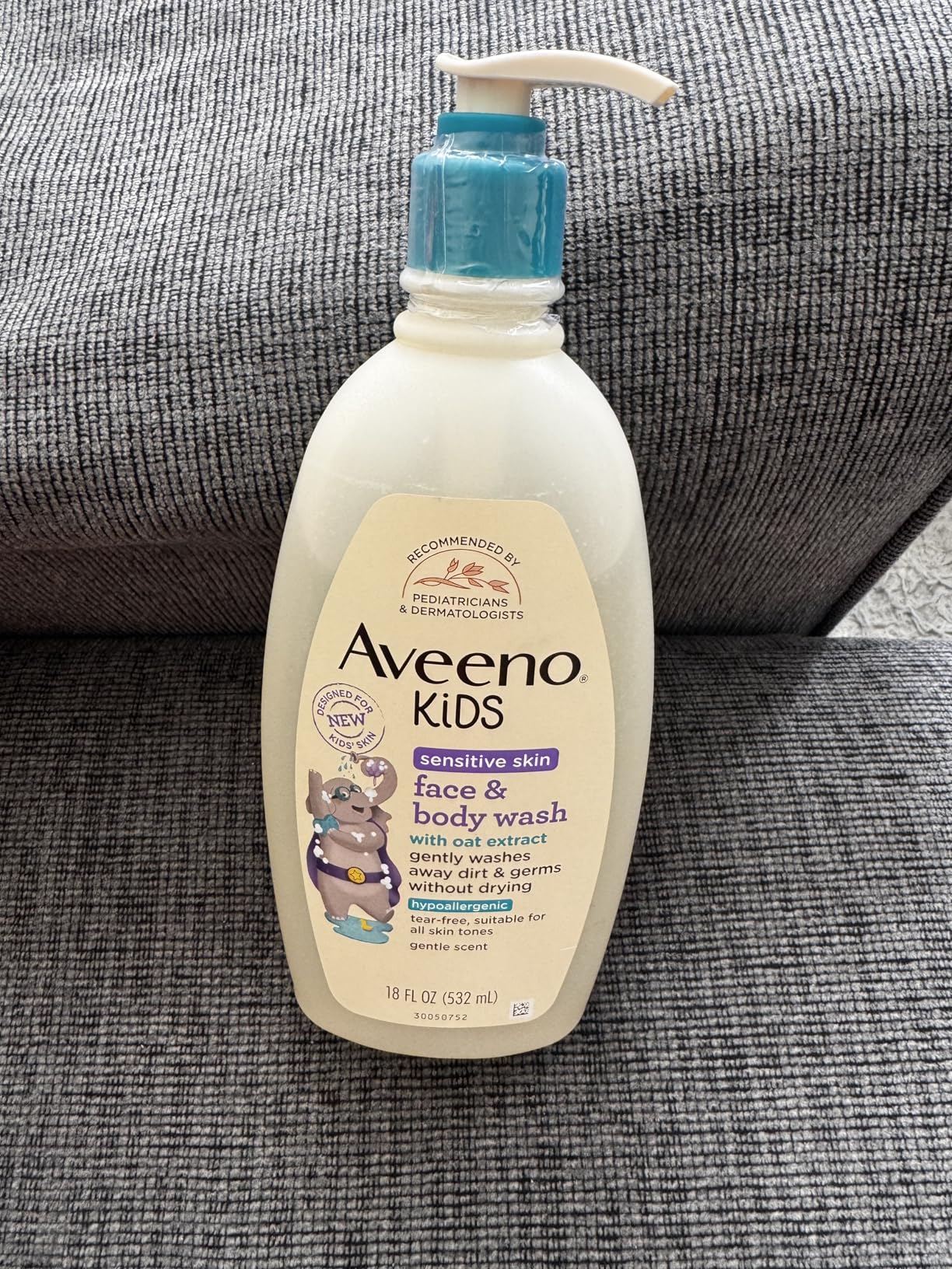Aveeno Kids Sensitive Skin Face & Body Wash, Nourishing Oat Extract, Hypoallergenic, Sulfate- & Dye-Free, 18 Fl Oz customer photo 1