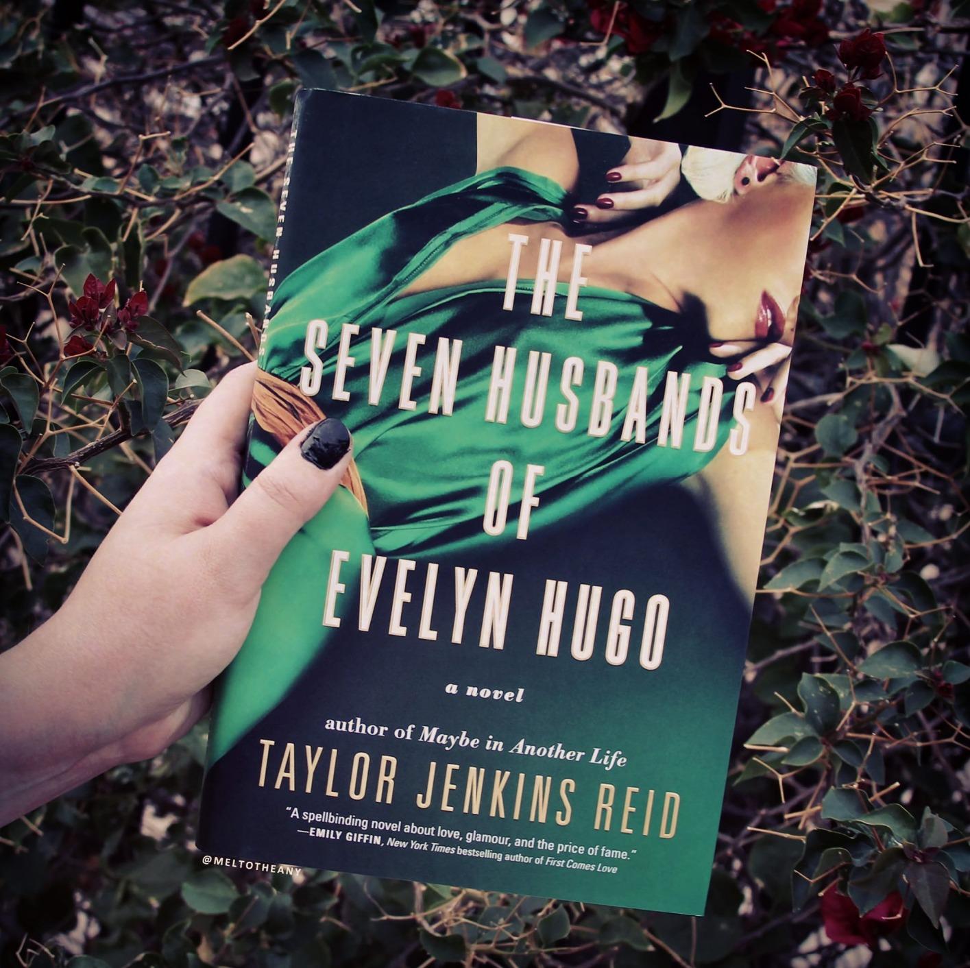 The Seven Husbands of Evelyn Hugo: A Novel (Large Print) customer photo 1