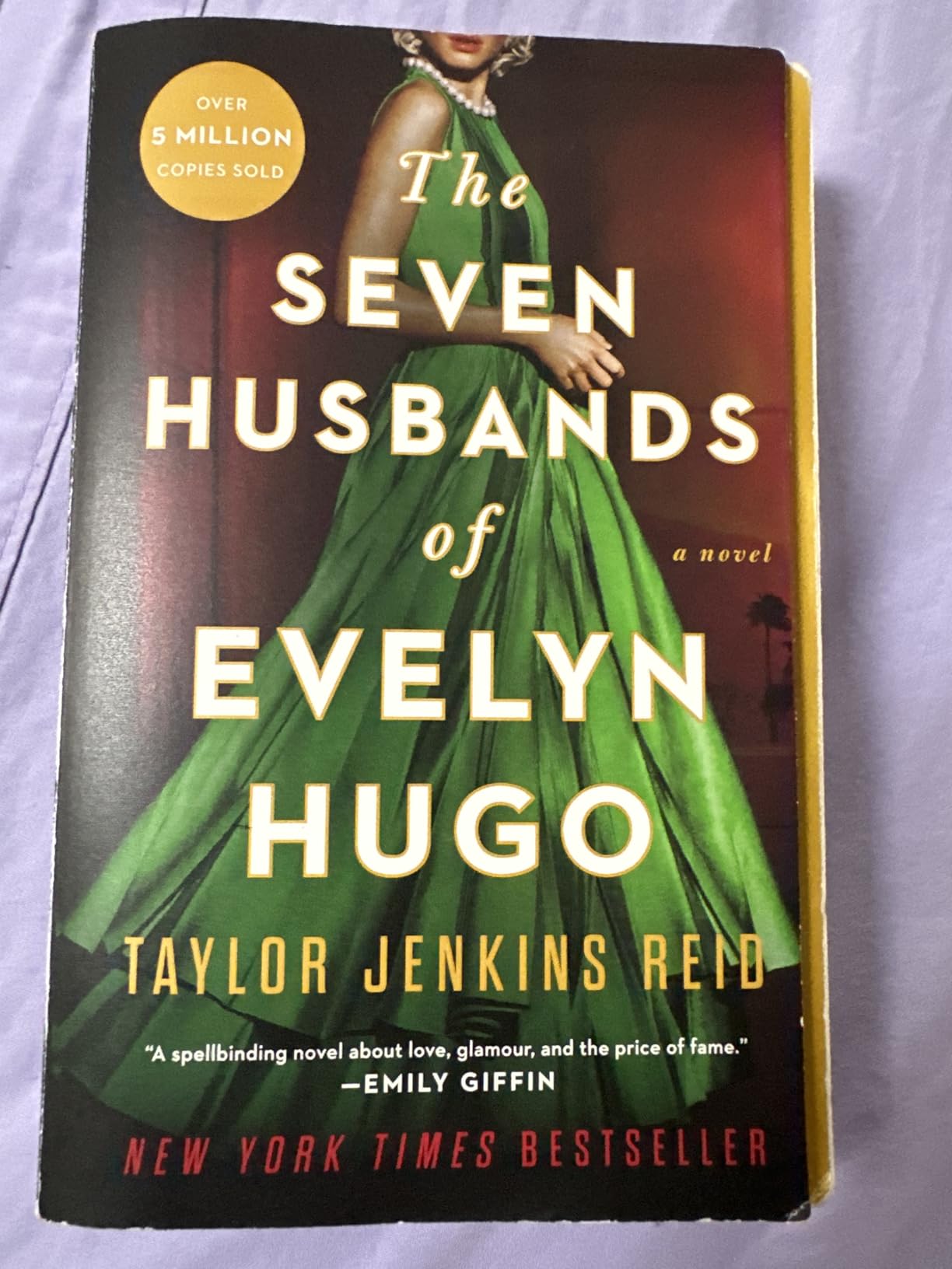 The Seven Husbands of Evelyn Hugo: A Novel (Large Print) customer photo 2