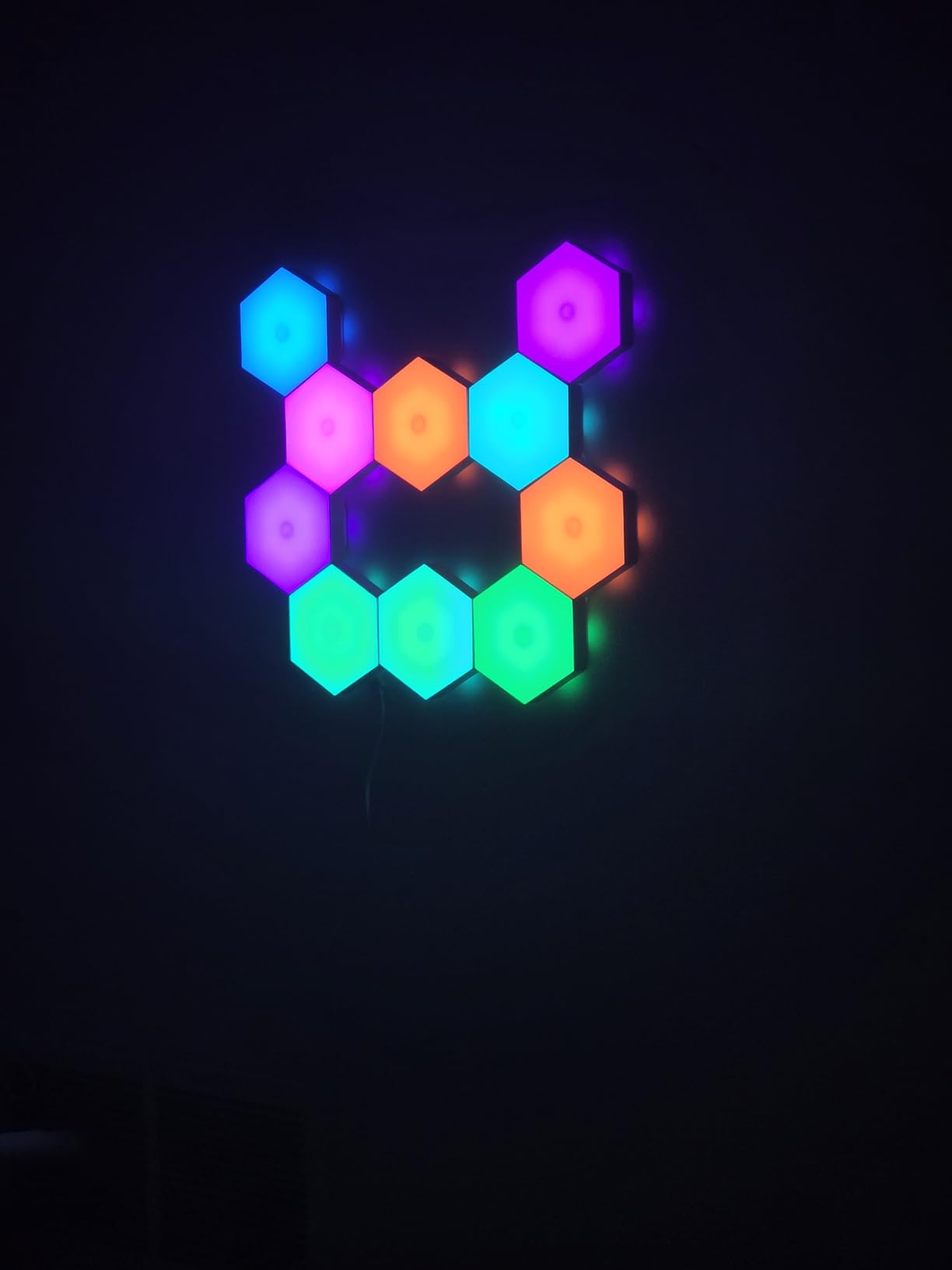 Vcwtty Hexagon Lights, Smart LED Wall Lights with Remote, 13 Colors Touch-Sensitive DIY Modular Assembled RGB Wall Panels, Hex Light with USB-Power for Autism, Game Room Decor, Party (6-Pack) customer photo 2