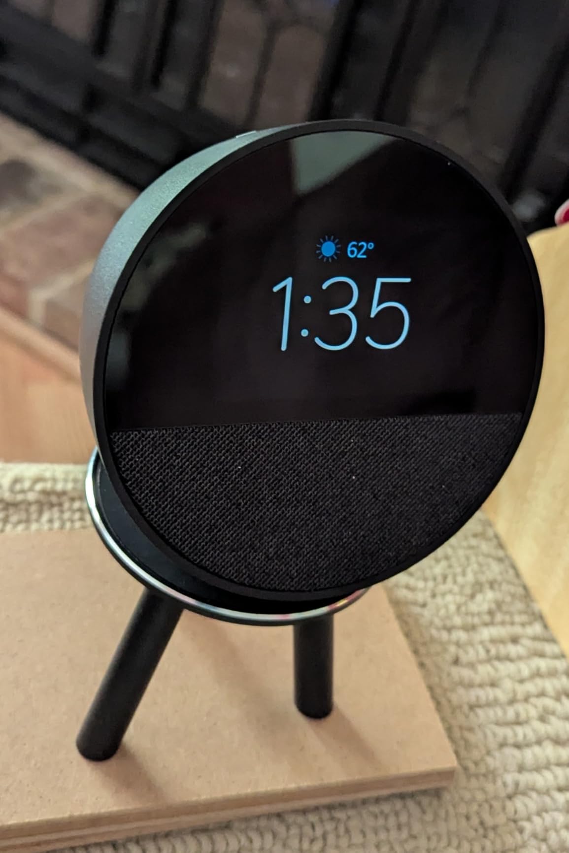 Amazon Echo Spot (newest model), Smart alarm clock, Designed for Alexa+, Glacier White customer photo 1