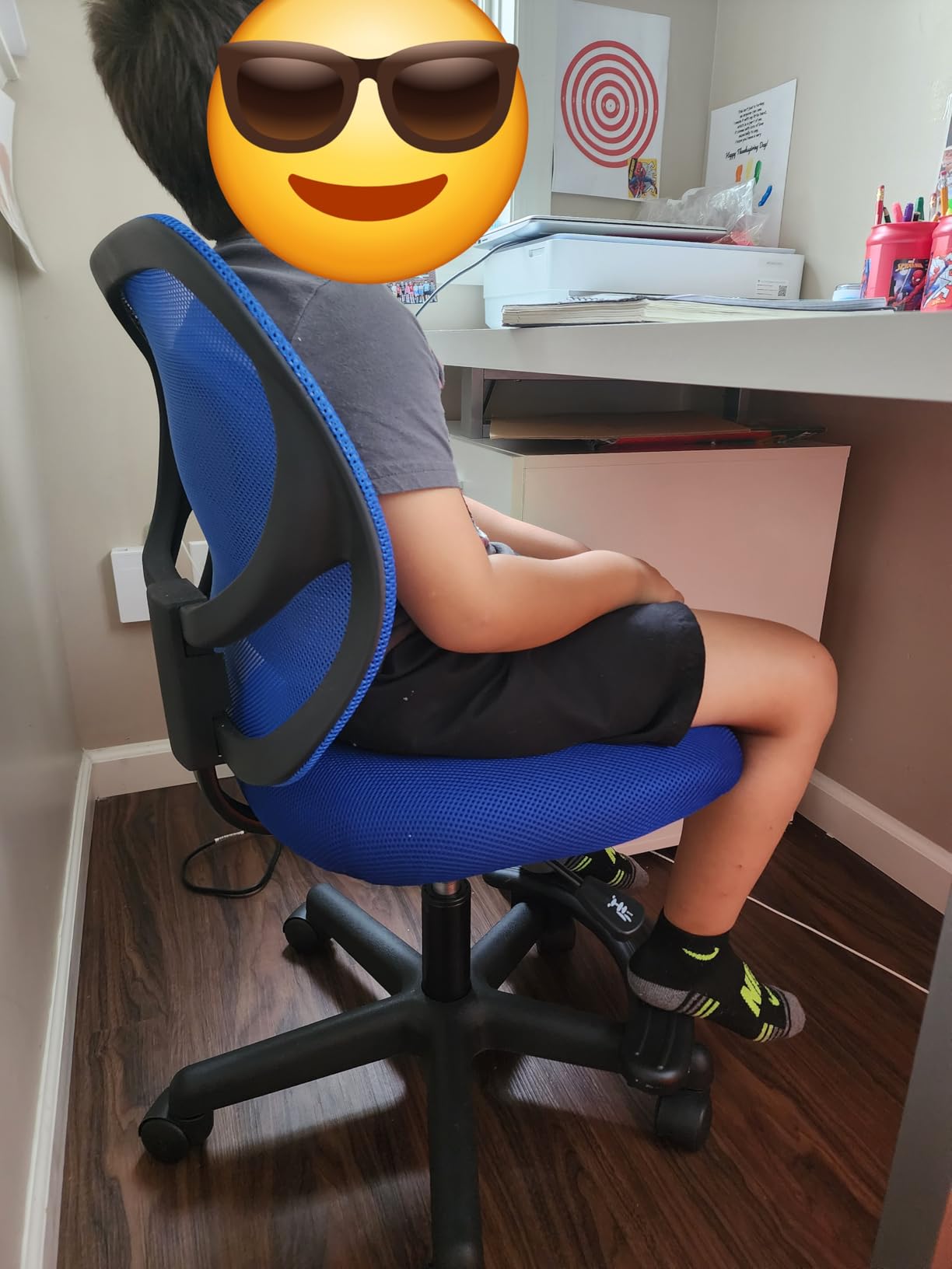 Amazon Basics Kids Adjustable Height Mesh Low-Back Swivel Desk Chair with Footrest, Rolling Computer Chair for Student Homework, Green customer photo 2