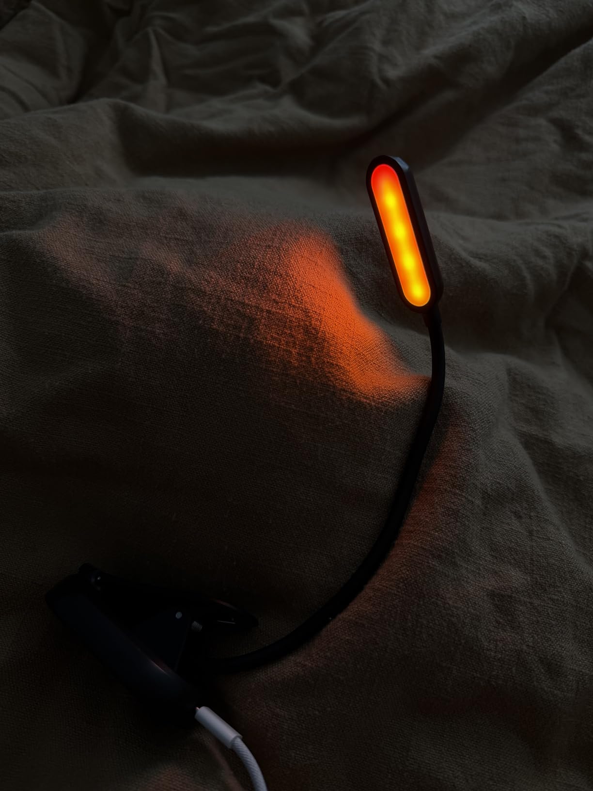 hooga Amber Book Light - Blue Light Blocking Reading Light for Bed, Stepless Dimming, Rechargeable Clip-On Night Light, 1600K Amber & 625nm Red LED for Night Reading customer photo 2