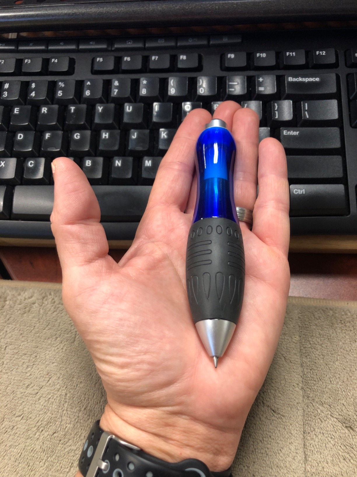 Big Weighted Fat Pens for Parkinsons Patients, Essential Tremors, Arthritis Hand and Low Grip Strength - Heavy Weighted Pen to Help Parkinson's, Carpal Tunnel, Elderly(1 Pack with 4 Extra Ink Refill) customer photo 1