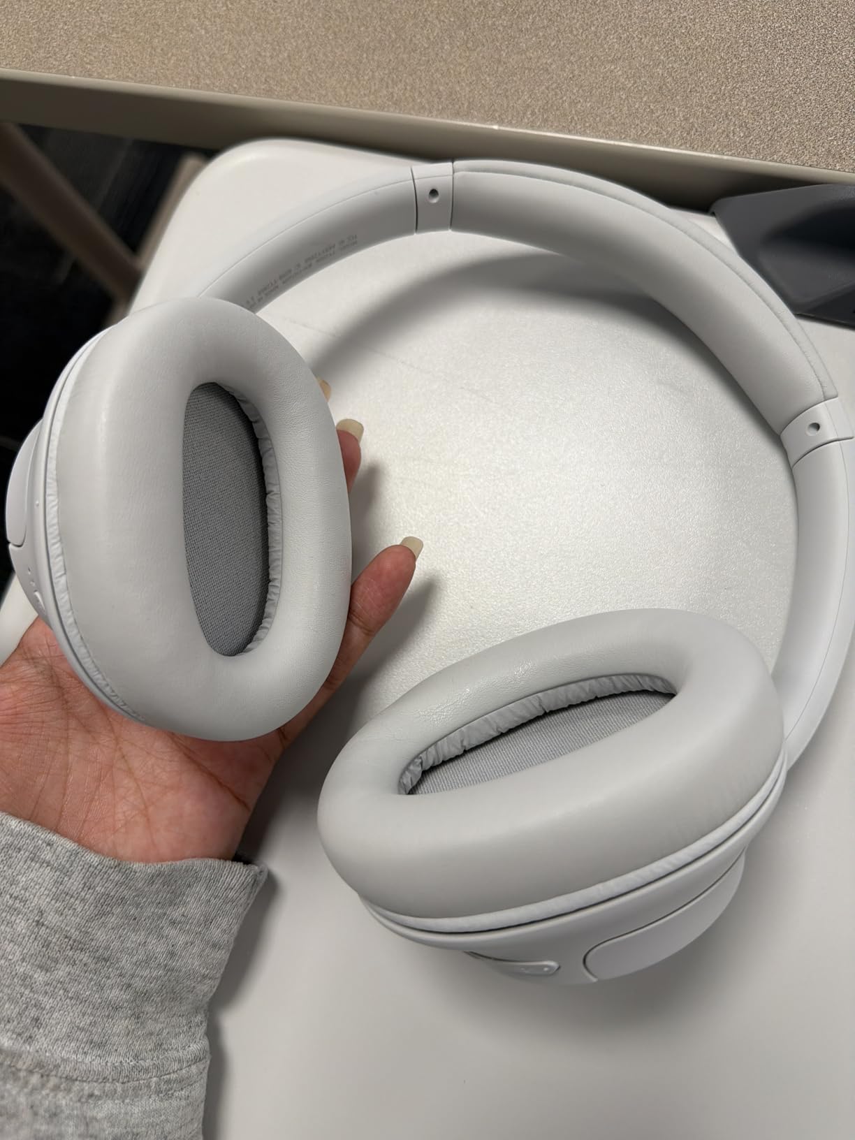 Sony WH-CH720N Noise Canceling Wireless Headphones Bluetooth Over The Ear Headset with Microphone and Alexa Built-in, White New customer photo 1