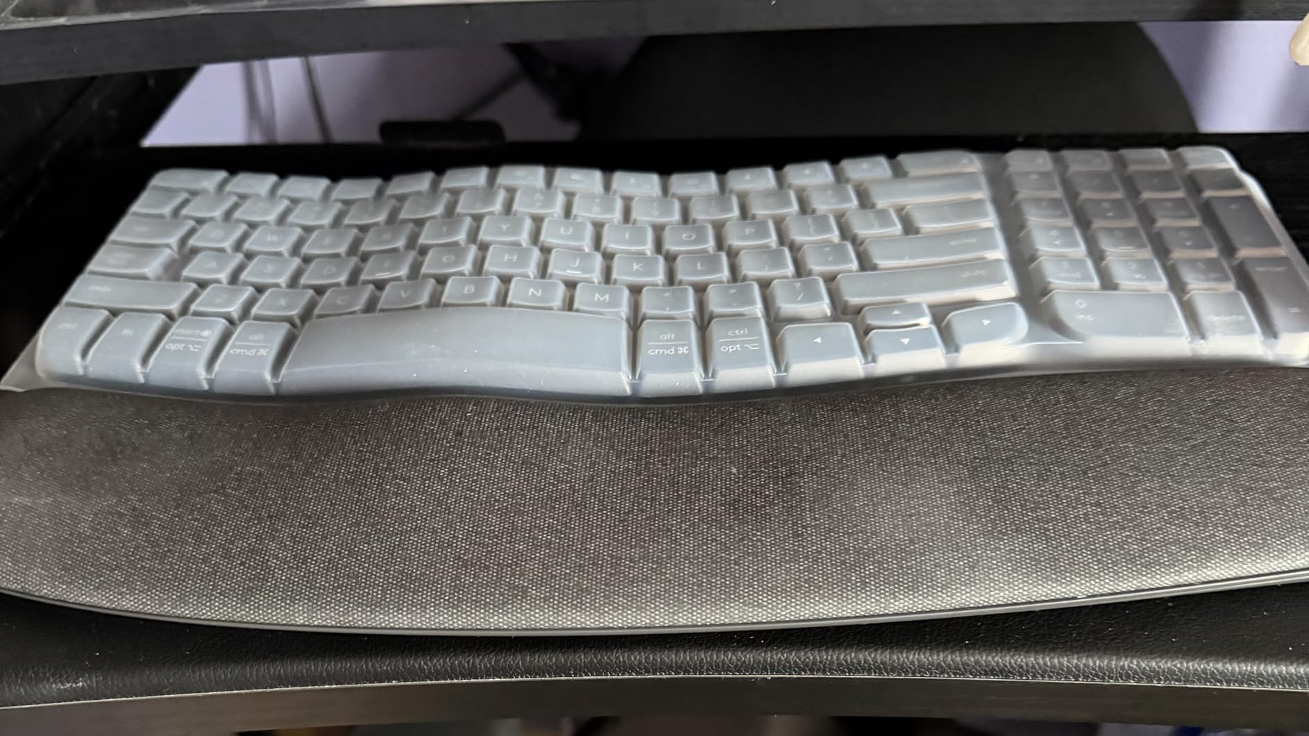 Logitech Wave Keys Wireless Ergonomic Keyboard with Cushioned Palm Rest, Comfortable Natural Typing, Easy-Switch, Bluetooth, Logi Bolt Receiver, for Multi-OS, Windows/Mac - Graphite customer photo 1