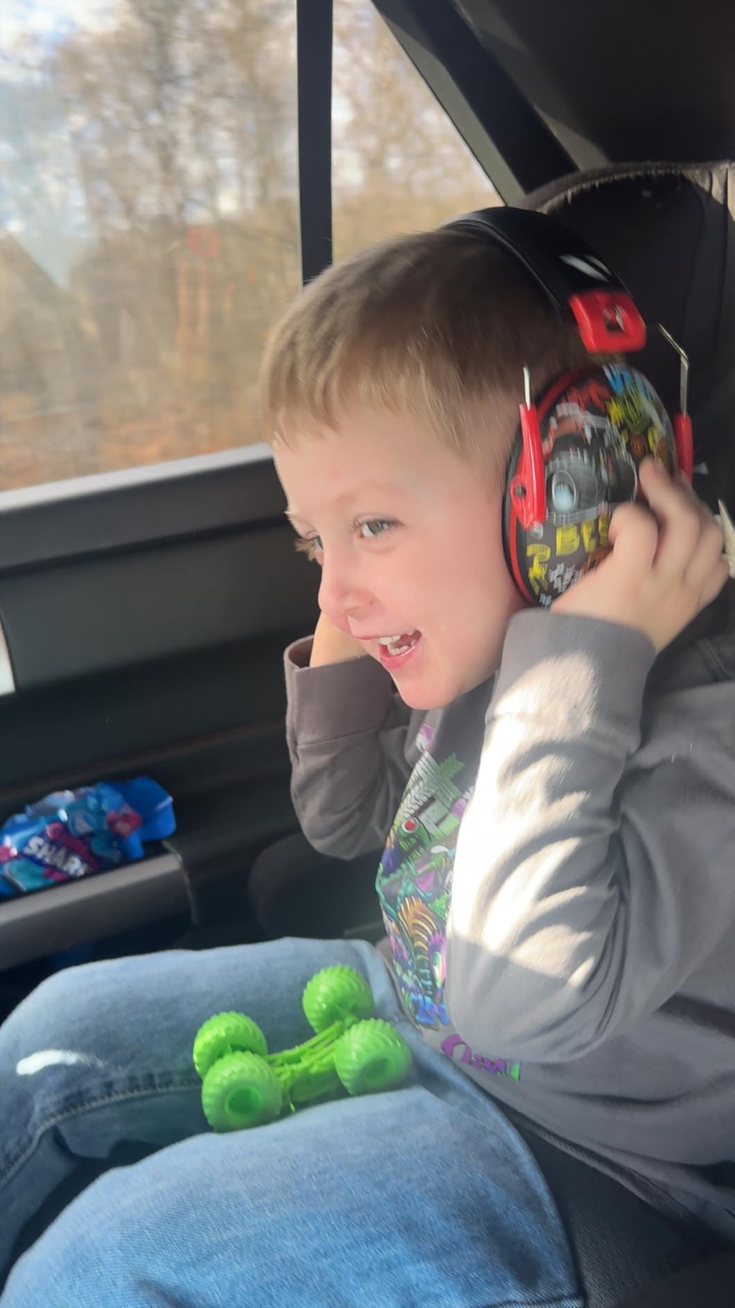 Vanderfields Hearing Protection Ear Muffs - Over 33 dB (2K Hz) Broad Noise Cancelling Sound Reduction Earmuffs for Kids 3-12 customer photo 2