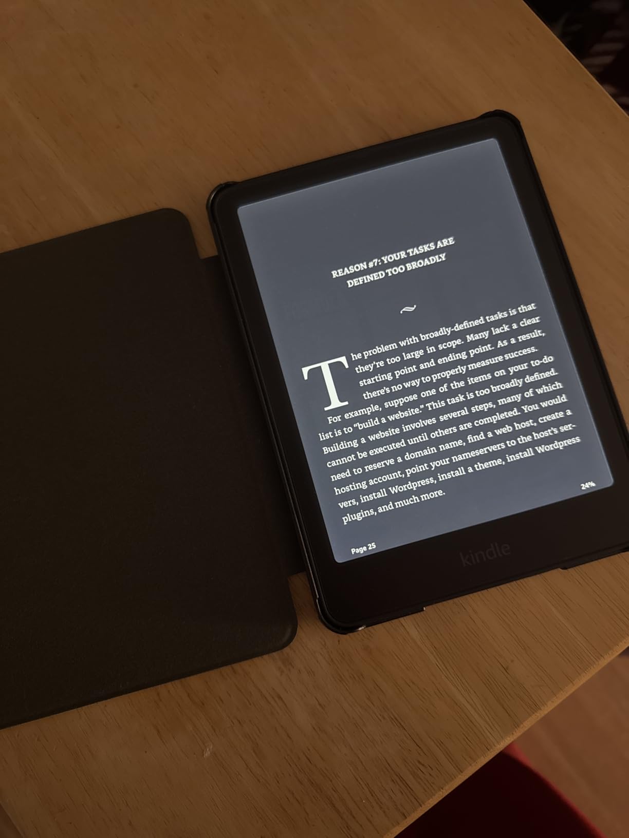 Amazon Kindle Paperwhite Signature Edition 32GB (newest model) - 20% faster with auto-adjusting front light, wireless charging, and weeks of battery life - Metallic Black customer photo 1