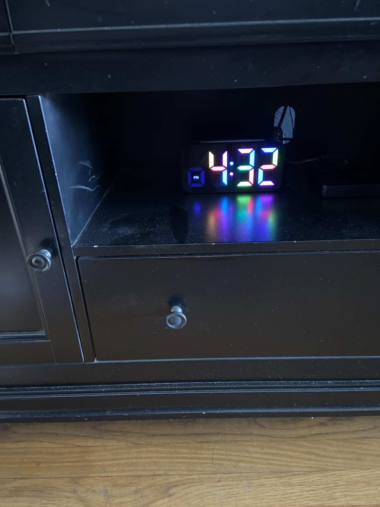 Topski Loud Alarm Clocks for Bedrooms Heavy Sleepers, Plug-in Digital Bedside Clock with RGB Night Light, Large Display, Dual Alarm, Snooze, Dimmable, 3 Volumes customer photo 1