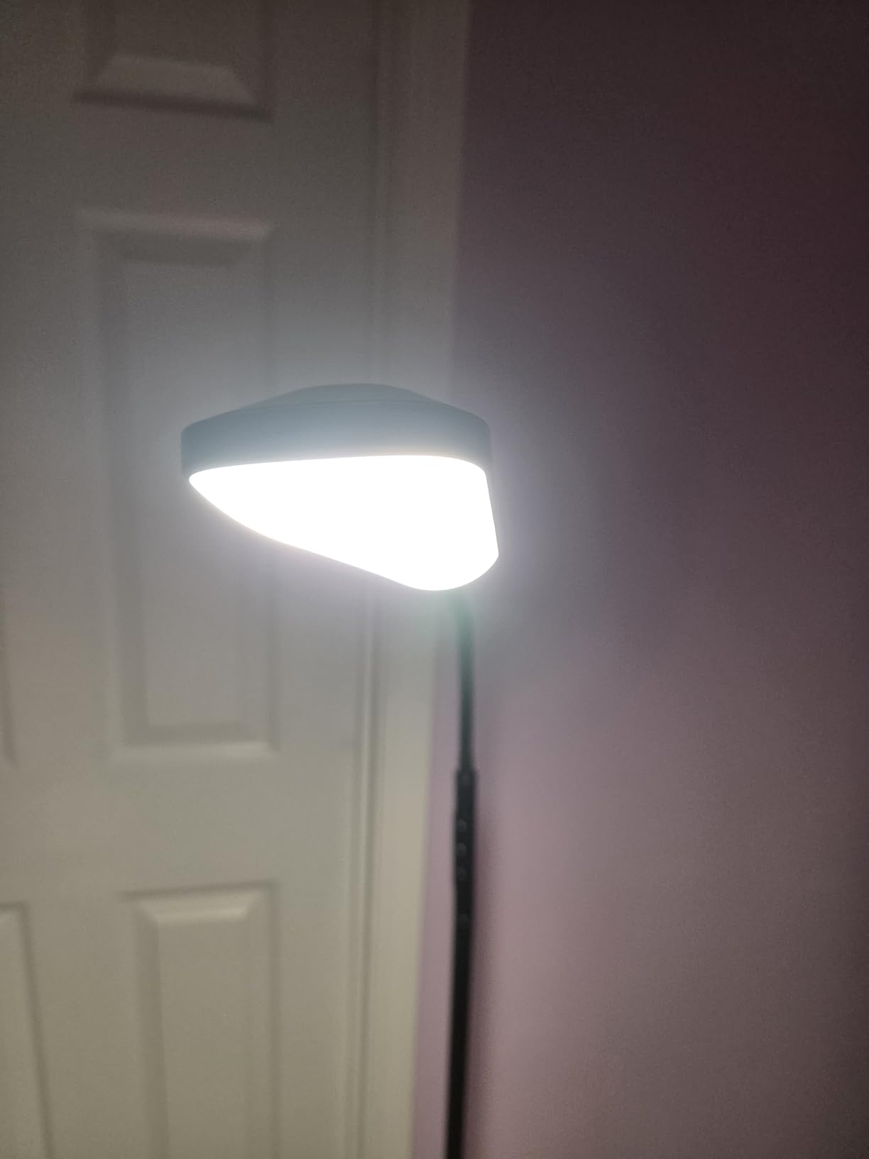 Yikuneng Dimmable LED Floor Lamp, Super Bright Reading Lamps Floor Standing lamp with Remote & Touch Control, Stepless Dimming & 2700K-6500K Color Temperature, for Living Room Bedroom Office, Black customer photo 1
