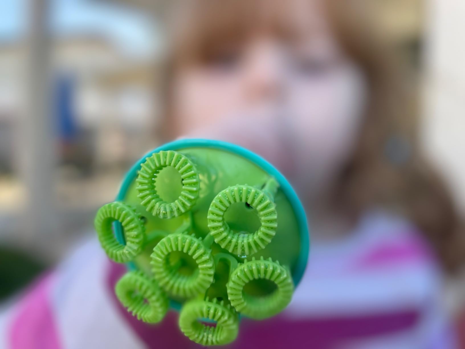 Innobaby Spike Bubble Blower with Mess Free Botanical Bubbles and Dipping Tray - Magic Wand Blows Oodles of Bubbles Without The Mess - Recommended for Speech, Visual & Motor Development - Color: Aqua customer photo 2