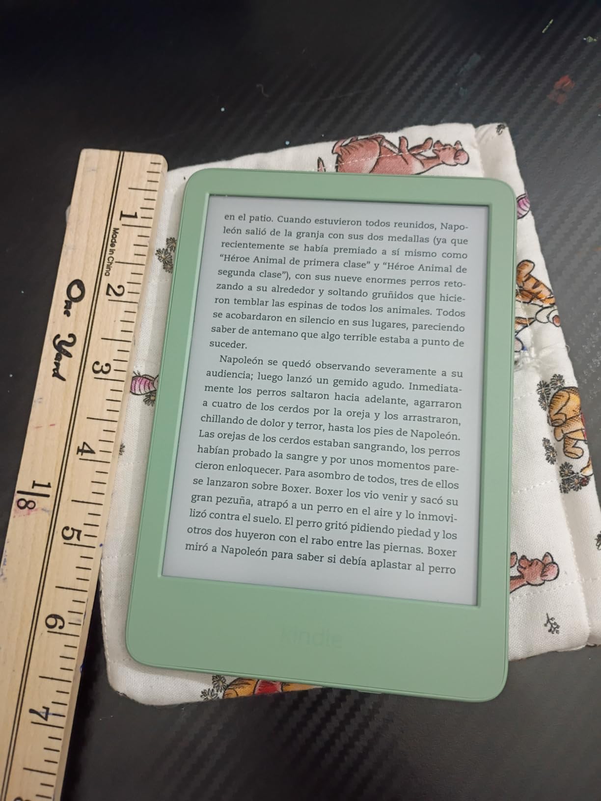 Like-New Amazon Kindle 16 GB (newest model) - Lightest and most compact Kindle, faster page turns, higher contrast ratio - Black customer photo 1