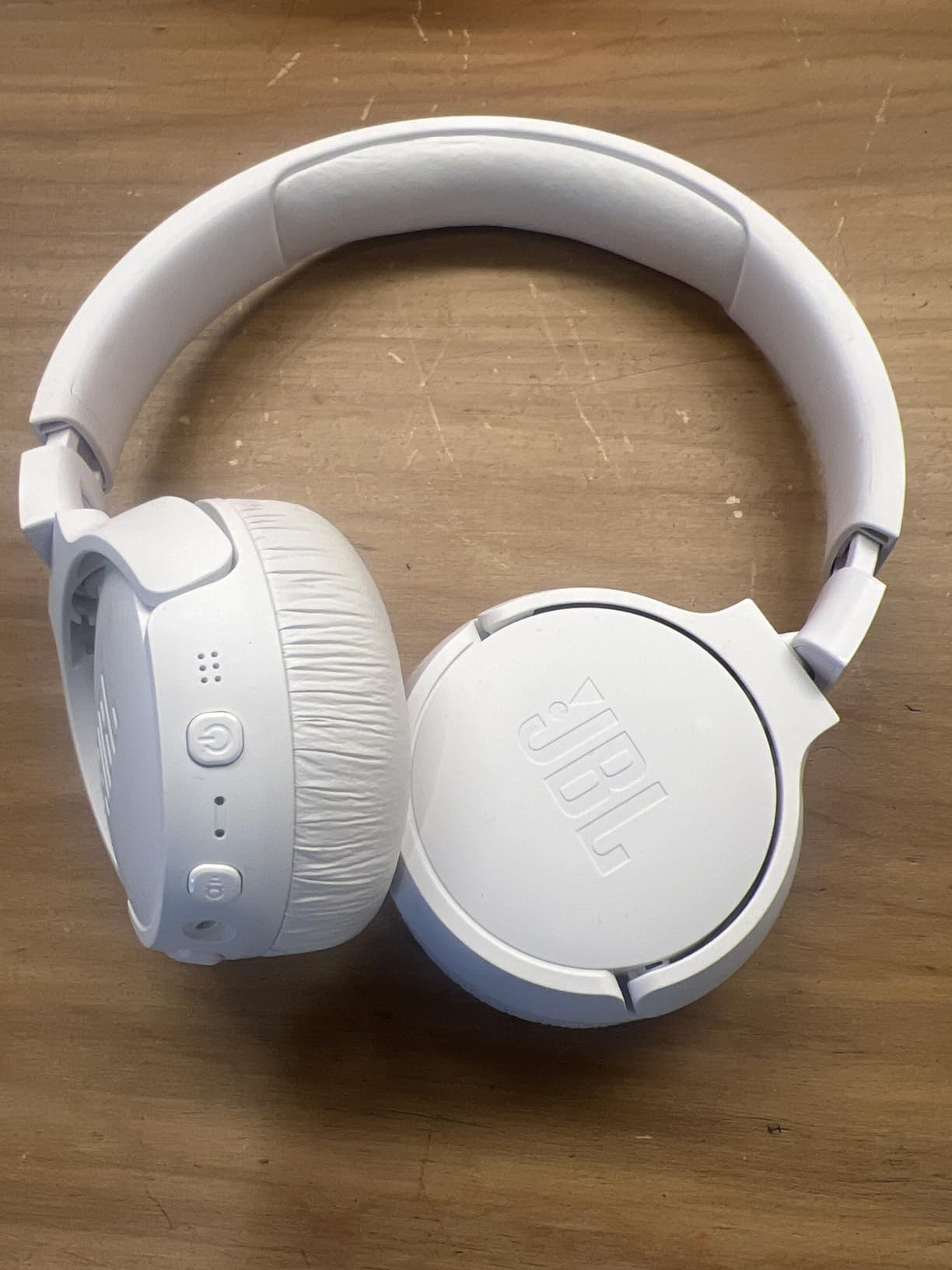 JBL Tune 670NC - Adaptive Noise Cancelling with Smart Ambient Wireless On-Ear Headphones, Up to 70H Battery Life with Status Charge, Lightweight, Comfortable and Foldable Design (Black) customer photo 1