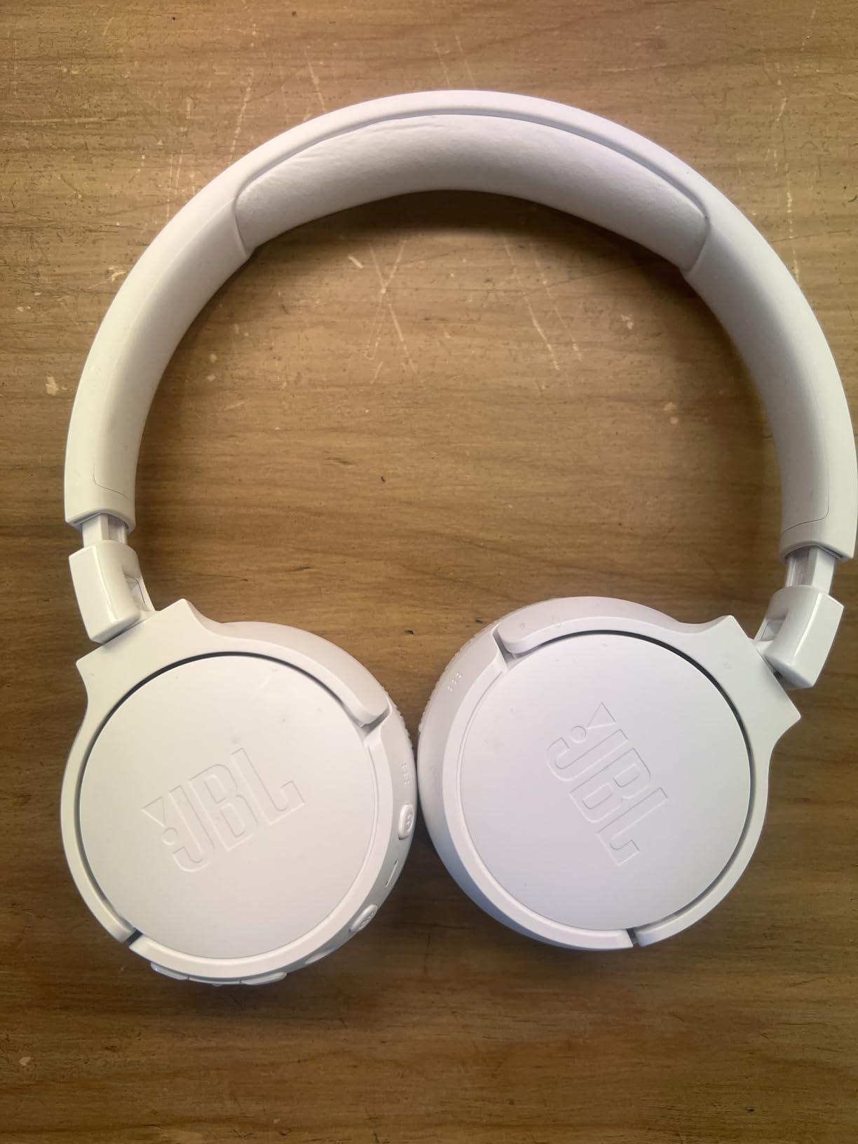 JBL Tune 670NC - Adaptive Noise Cancelling with Smart Ambient Wireless On-Ear Headphones, Up to 70H Battery Life with Status Charge, Lightweight, Comfortable and Foldable Design (Black) customer photo 2