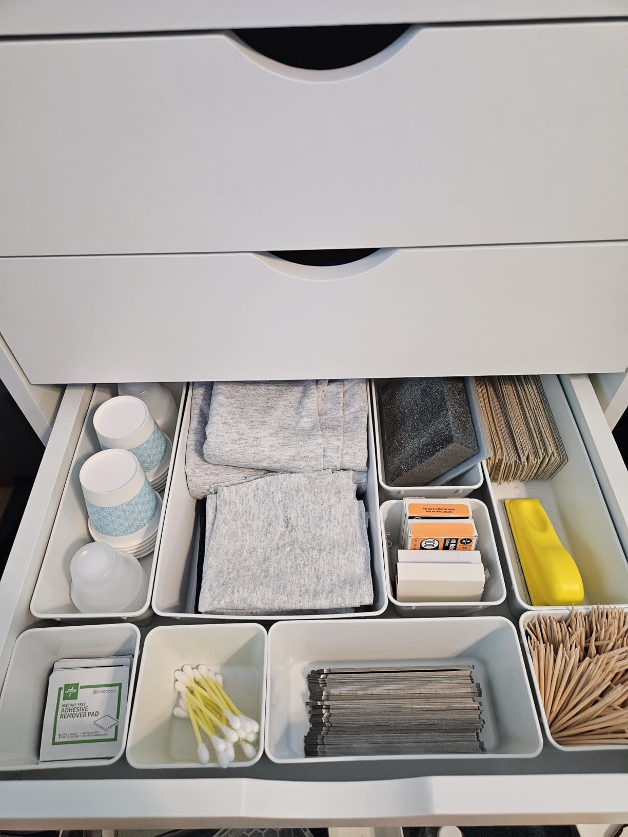 Vtopmart 25 PCS Office Desk Drawer Organizers Set, 4-Size Versatile Plastic Drawer Organizer Trays, Storage Bins for Desk Accessories Office Organizers and Storage, Bathroom, Makeup, Vanity, Black customer photo 1