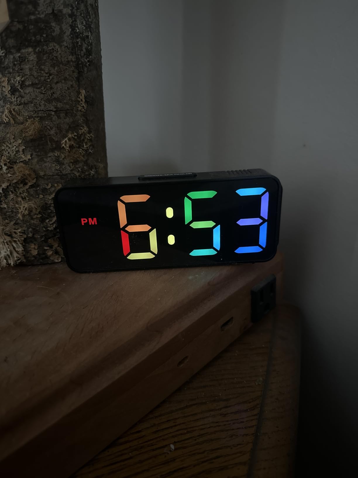 Peakeep Small Digital Alarm Clock Plug in for Bedrooms Bedside, Large Big Numbers Display Tiny Electric Clock with 6 Dimmer Battery Backup for Desk Table Living Room, 5 Levels Volume, Adapter Powered customer photo 1