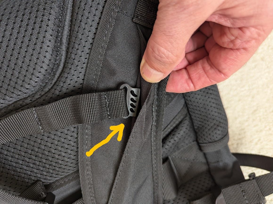 Amazon Basics Travel Laptop Backpack with Multiple Pockets and Compartments for 17 in / 43.1 cm Laptop, Water Resistant, Spacious with Padded Shoulder Straps, Black customer photo 2
