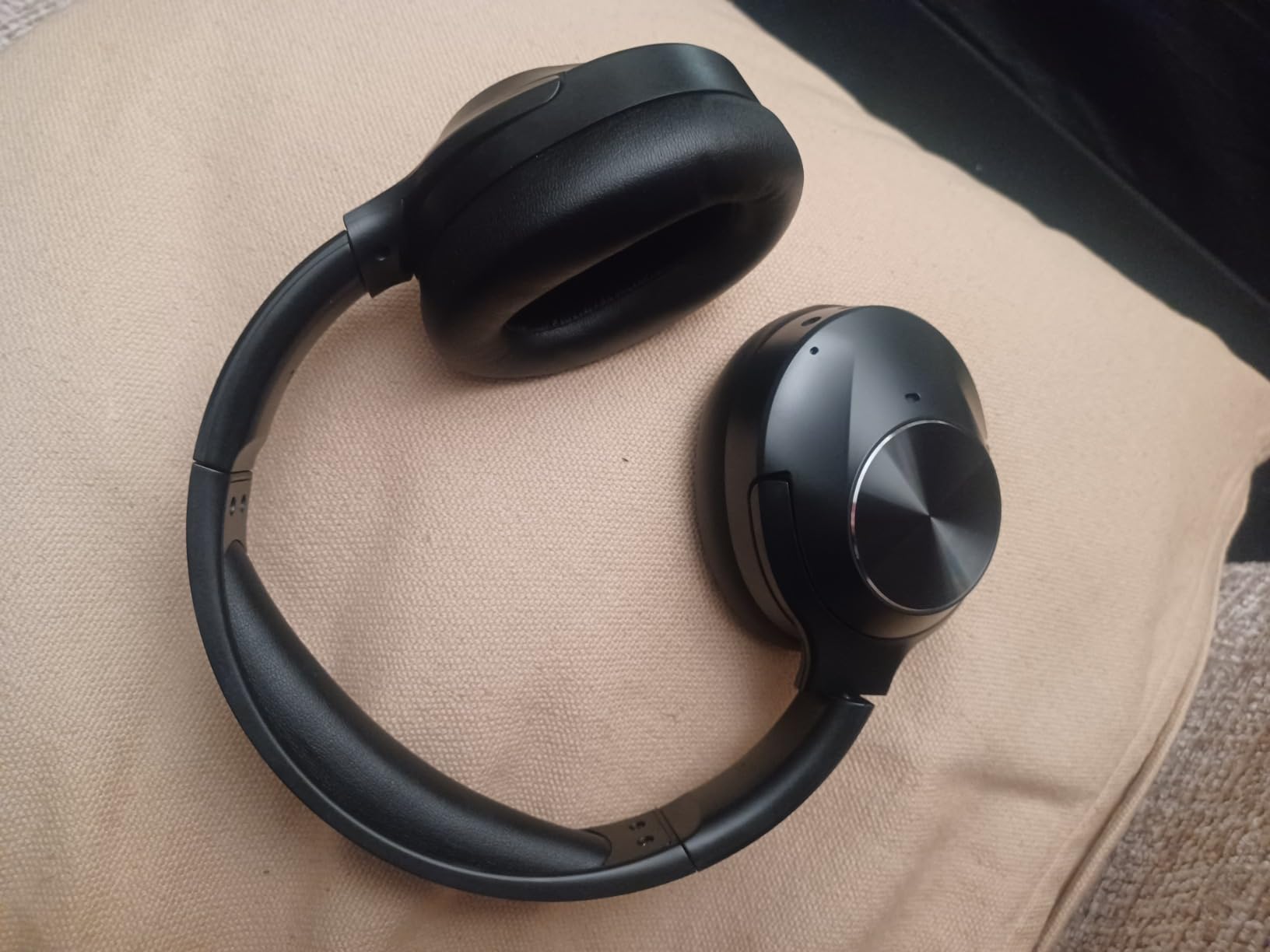Upgrade Pro-level Hybrid Active Noise Cancelling Headphones with HD Sound, Wireless Bluetooth Headphones Over The Ear Unequaled Comfort, Vivid Deep Bass, for Home Office Travel Birthday Gift, Black customer photo 2