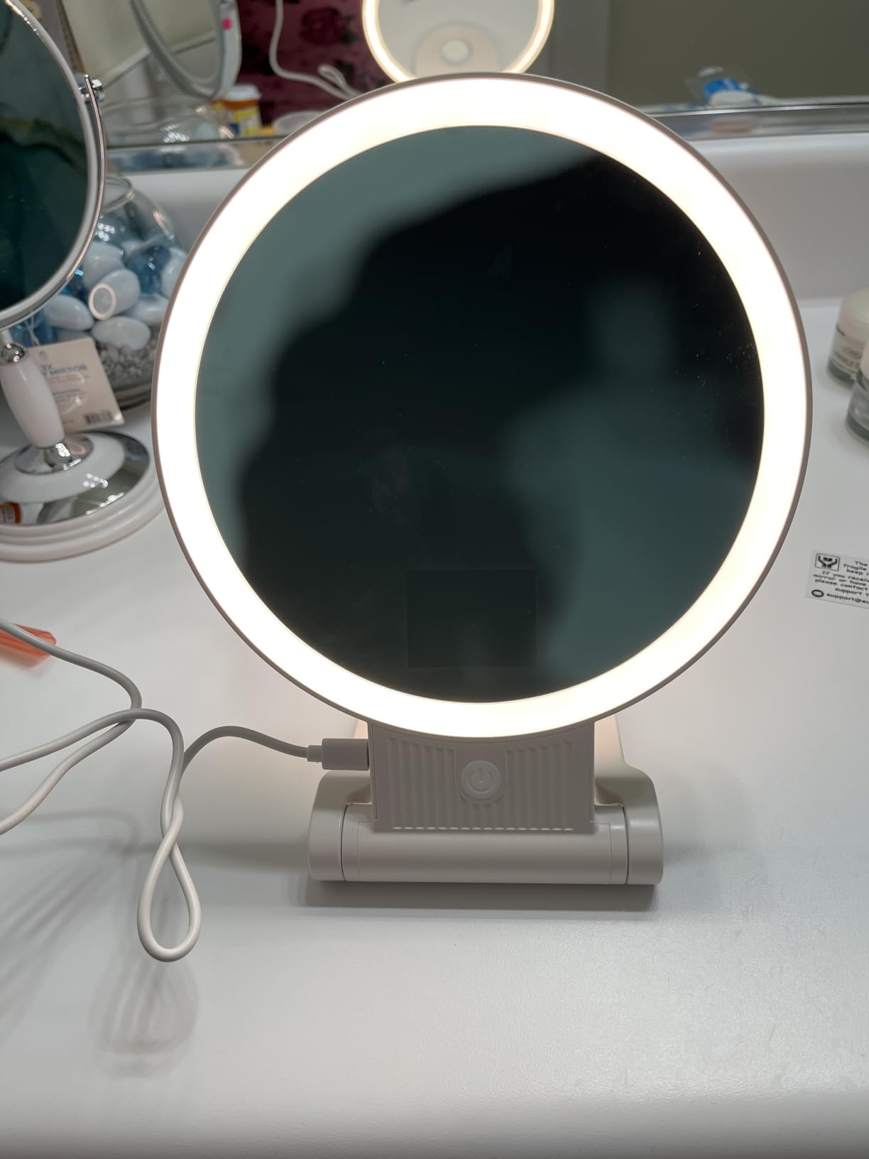 Auxmir 1X/30X Magnifying Mirror with Light, Double Sided Makeup Mirror with Adjustable 3 Color Light, 2000mAh Rechargeable Lighted Magnifying Mirrors with Tweezer, Foldable Travel Mirror with Rotation customer photo 2