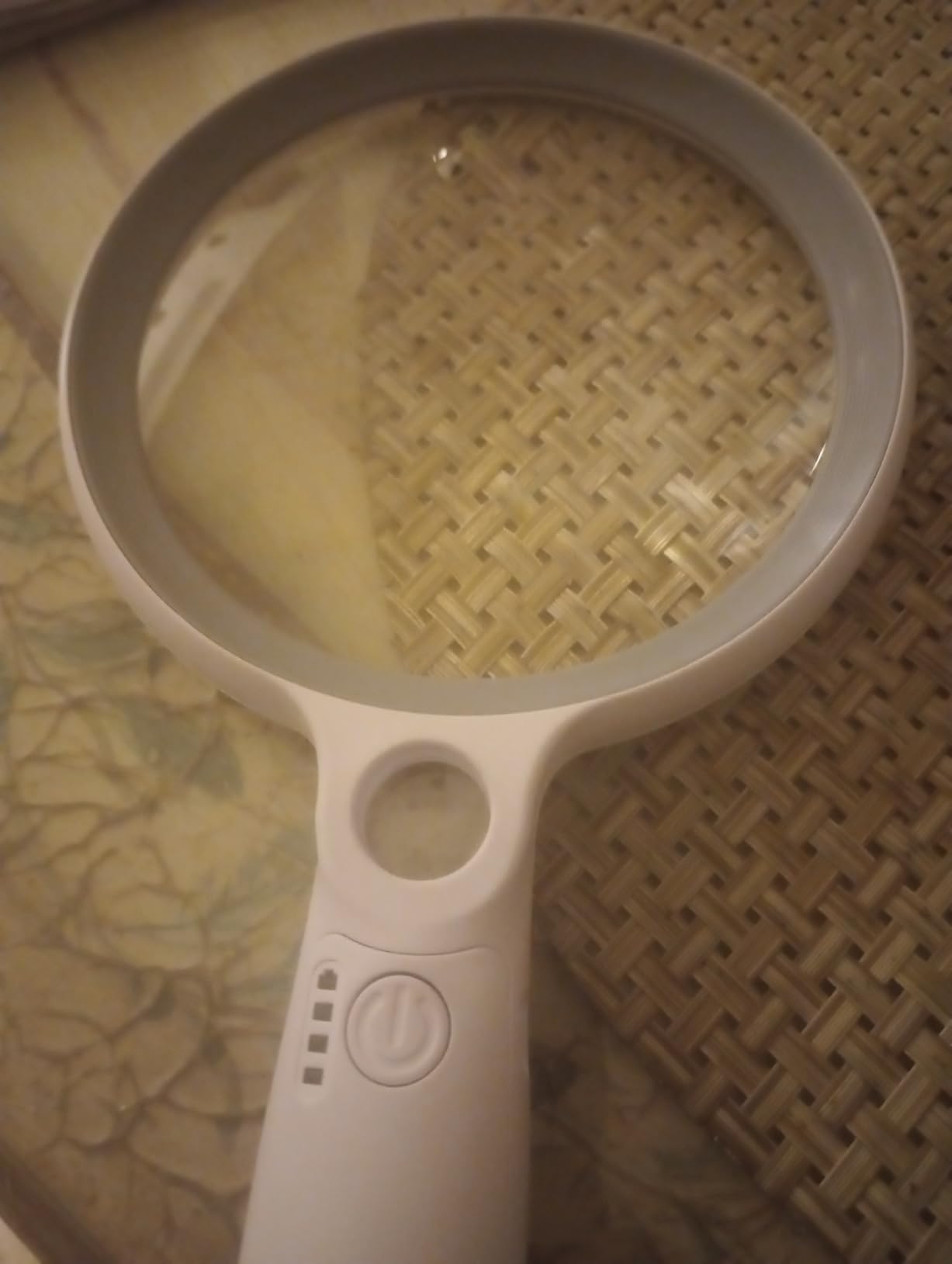 Large Magnifying Glass with 37 LED Light, 10X 20X 45X Handheld Illuminated Lighted Magnifier with 3 Light Modes Rechargeable Magnifying Glass for Seniors Reading, Inspection (White & Black) customer photo 1
