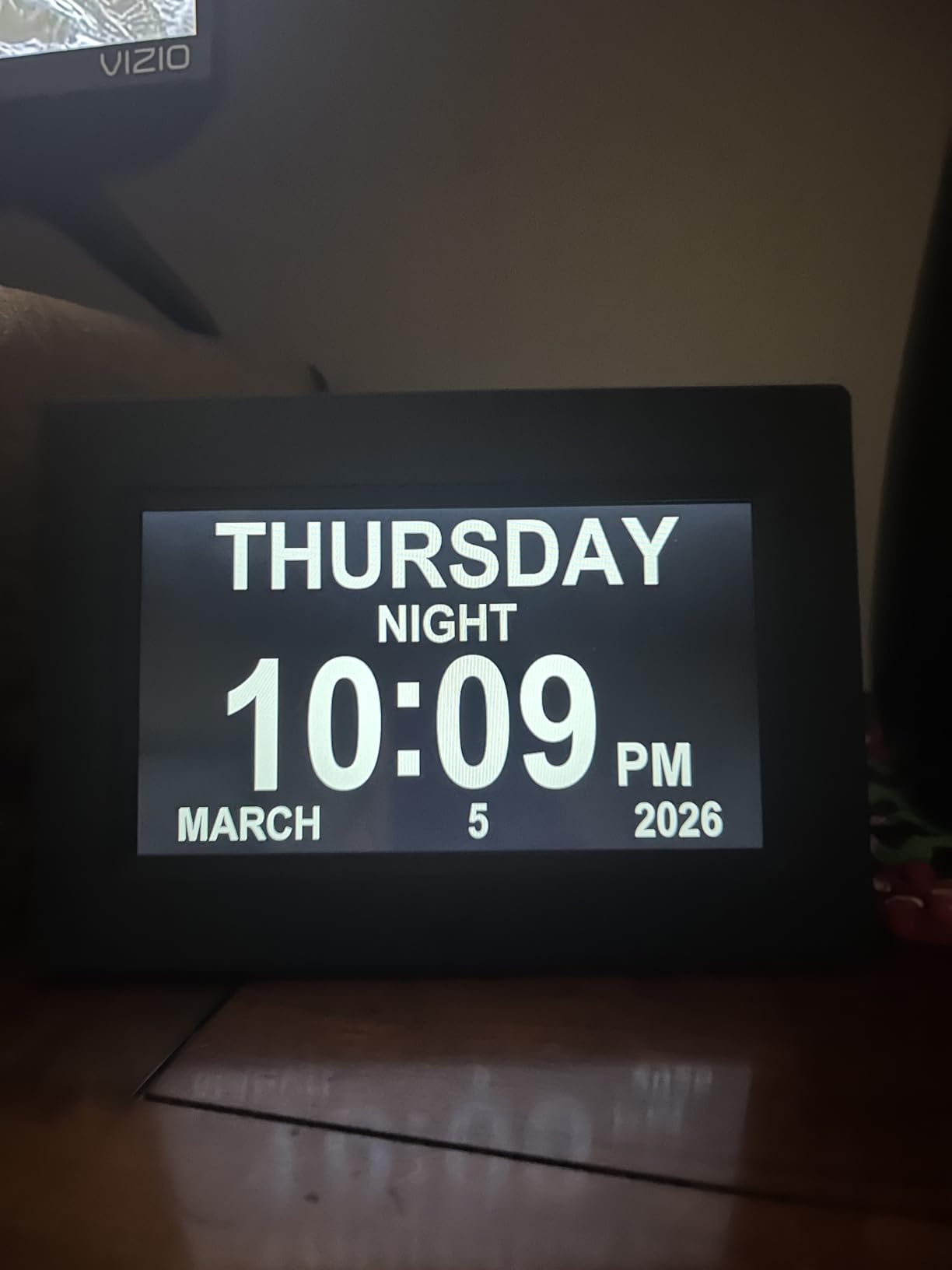 Netzu Digital Alarm Clocks for Bedrooms, Loud Alarm Clock with Dual Alarms, Bold Digits, 5 Dimmers, 4 Volumes, Snooze, Bedside Clock for Deep Sleepers Kids Teens Seniors, Plug in Clock, Easy to Set customer photo 1