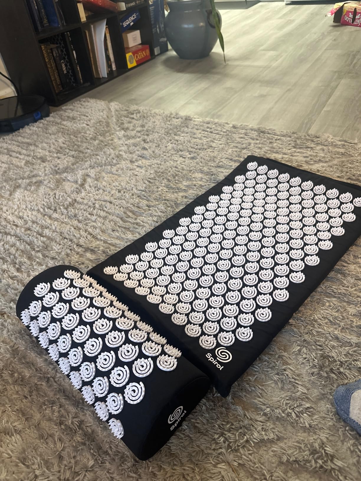 Spirol Acupressure Mat and Pillow Set for Back, Neck and Shoulder Pain Relief, with Flexible Acupressure Spikes, Includes Carry Bag (Onyx) customer photo 2